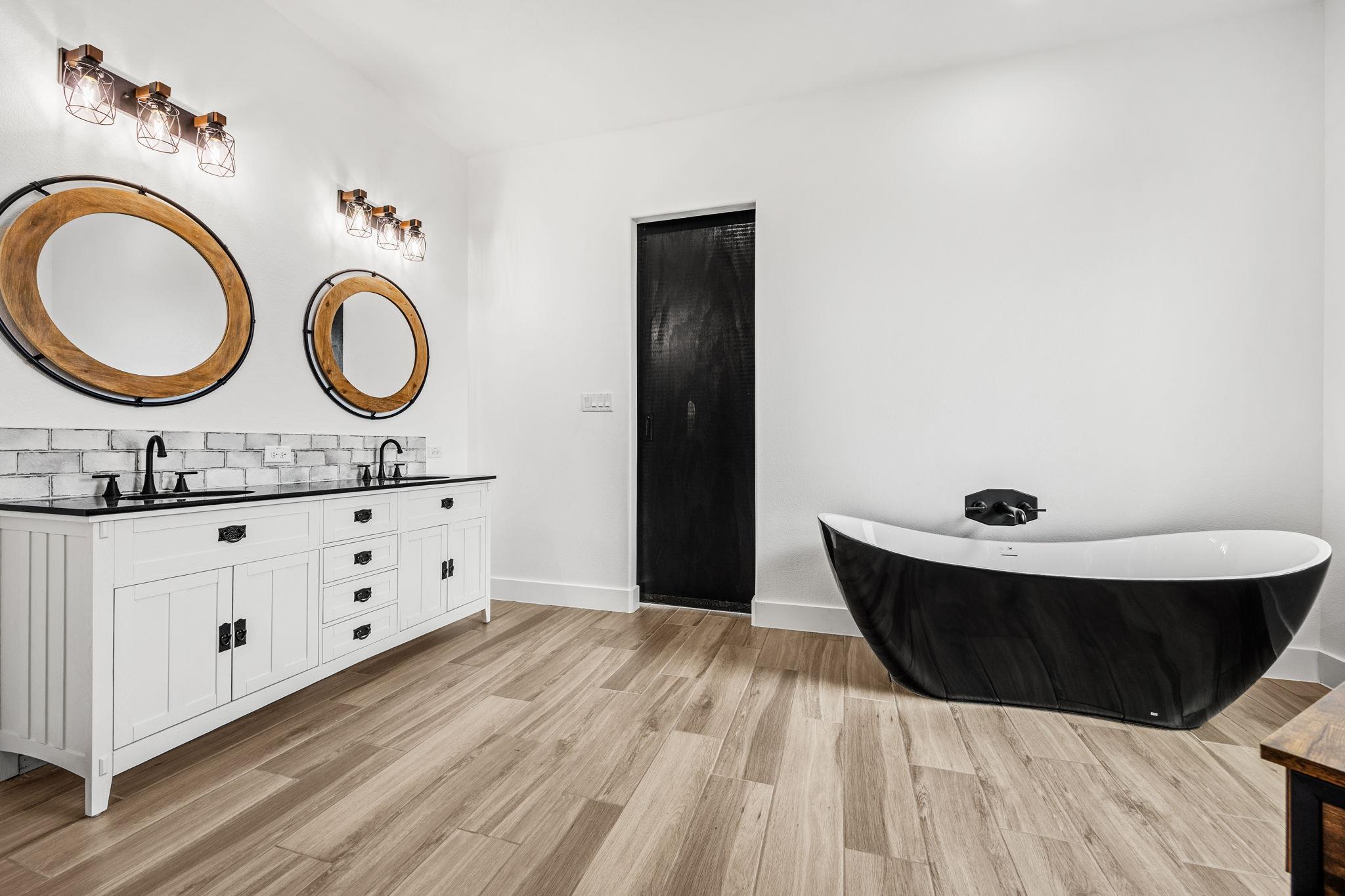 11151 Golden Eagle Ave, Salado, TX 76571