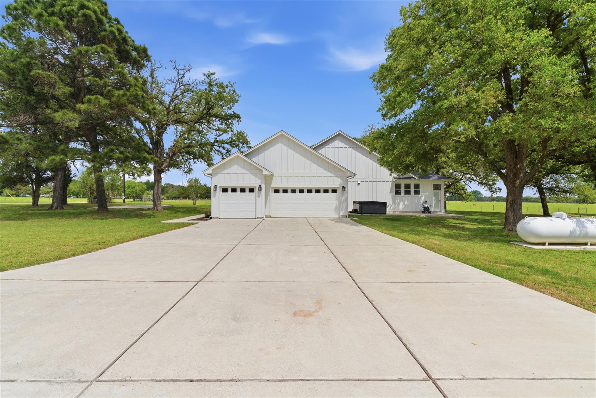 1145 W County Road 415, Lexington, TX 78947
