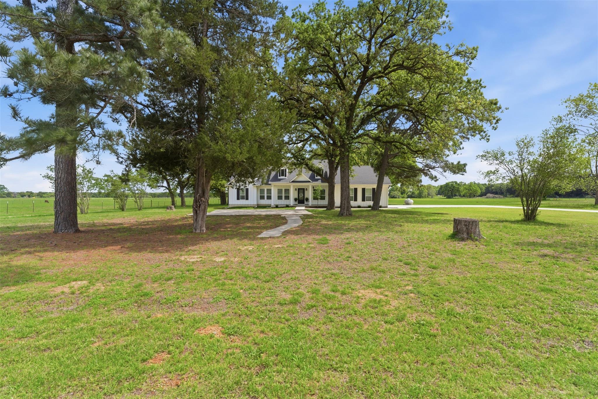 1145 W County Road 415, Lexington, TX 78947