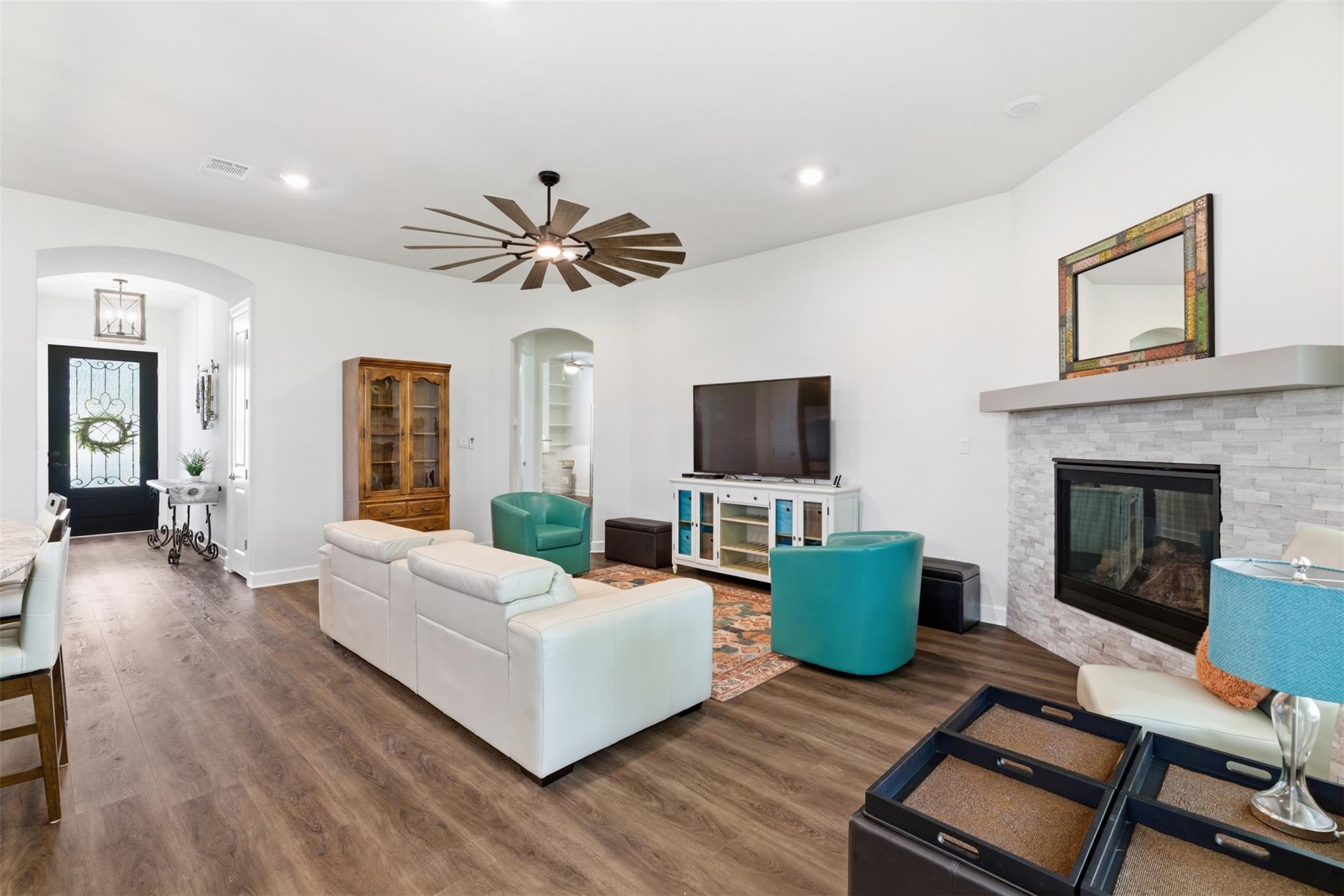 1145 W County Road 415, Lexington, TX 78947