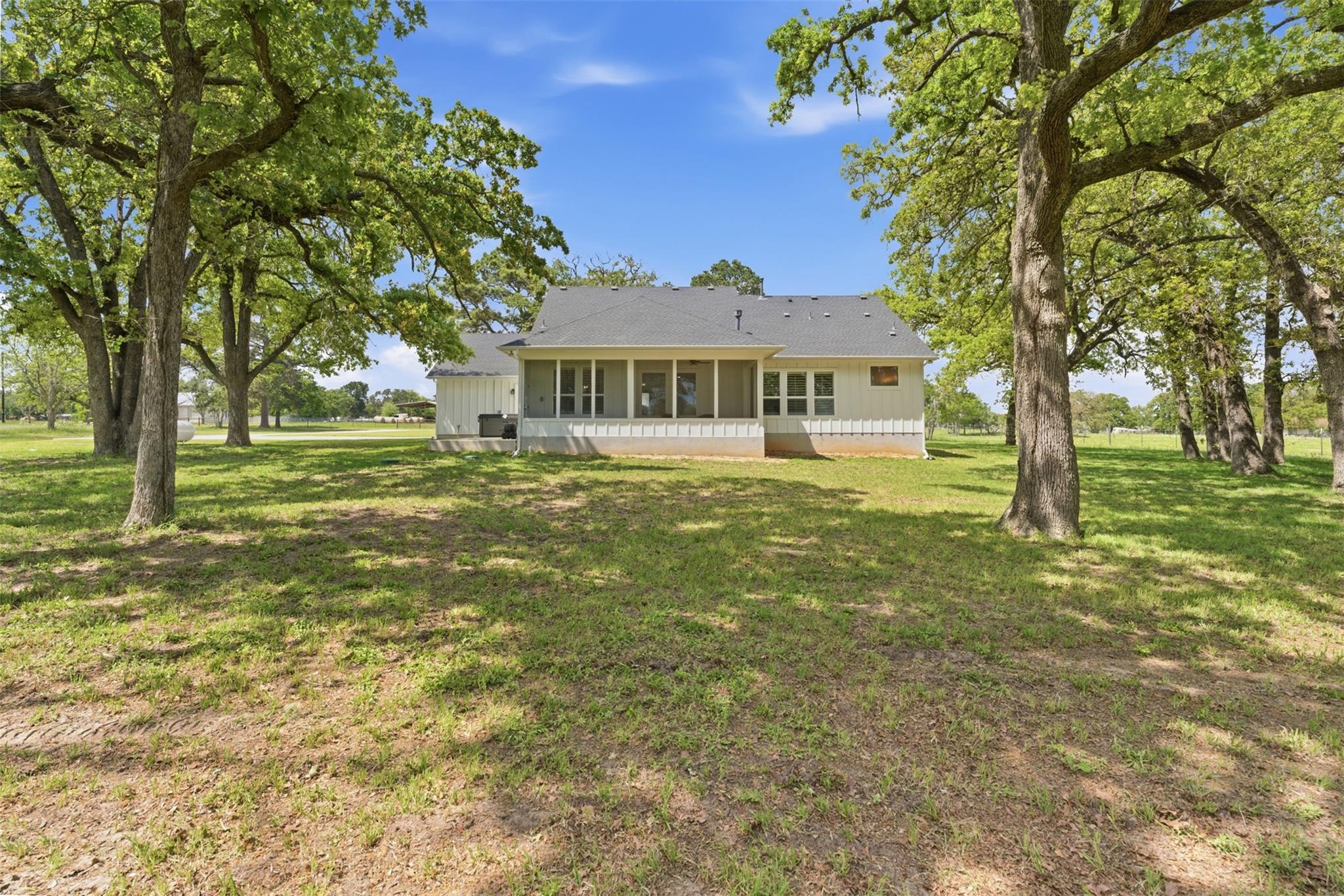 1145 W County Road 415, Lexington, TX 78947