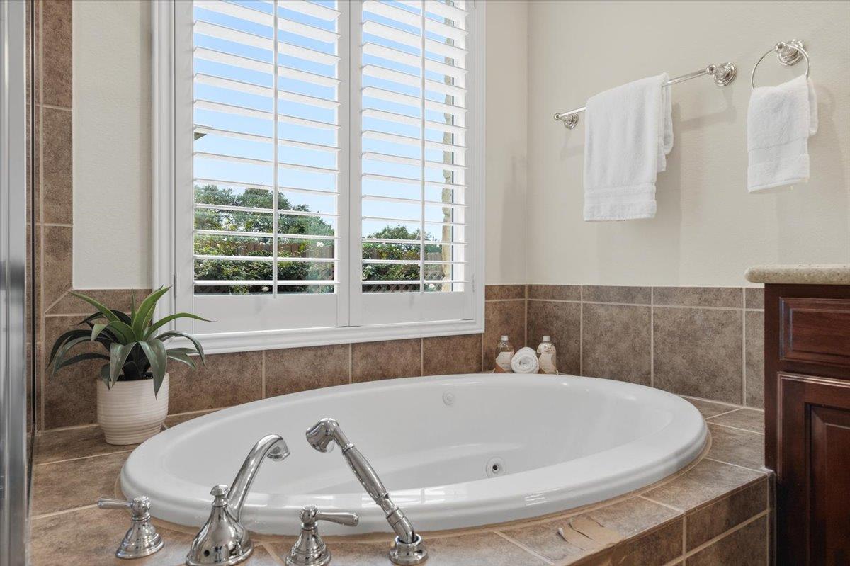 1709 Grassy Field Rd, Austin, TX 78737