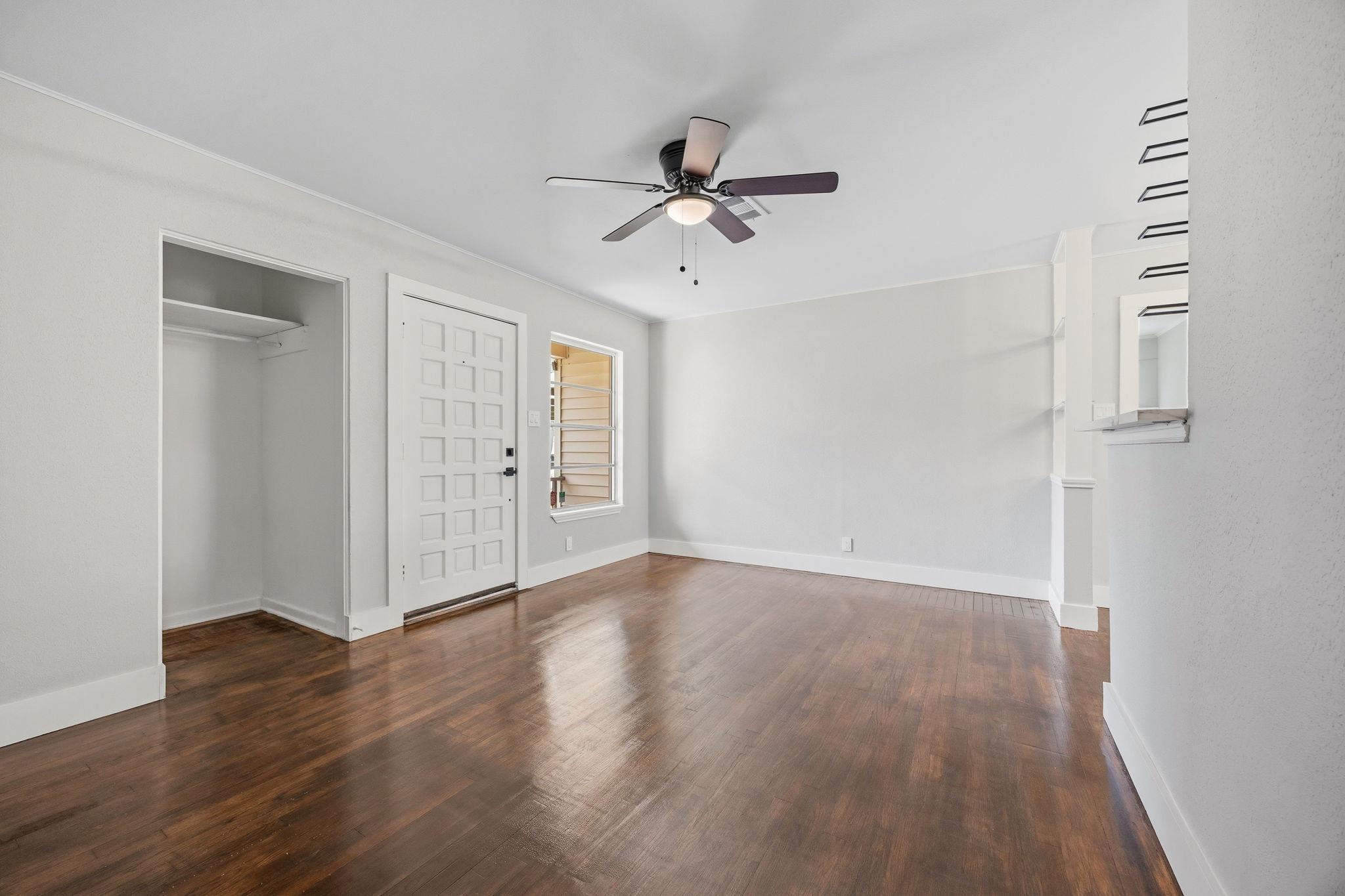 1402 Kent St, Taylor, TX 76574