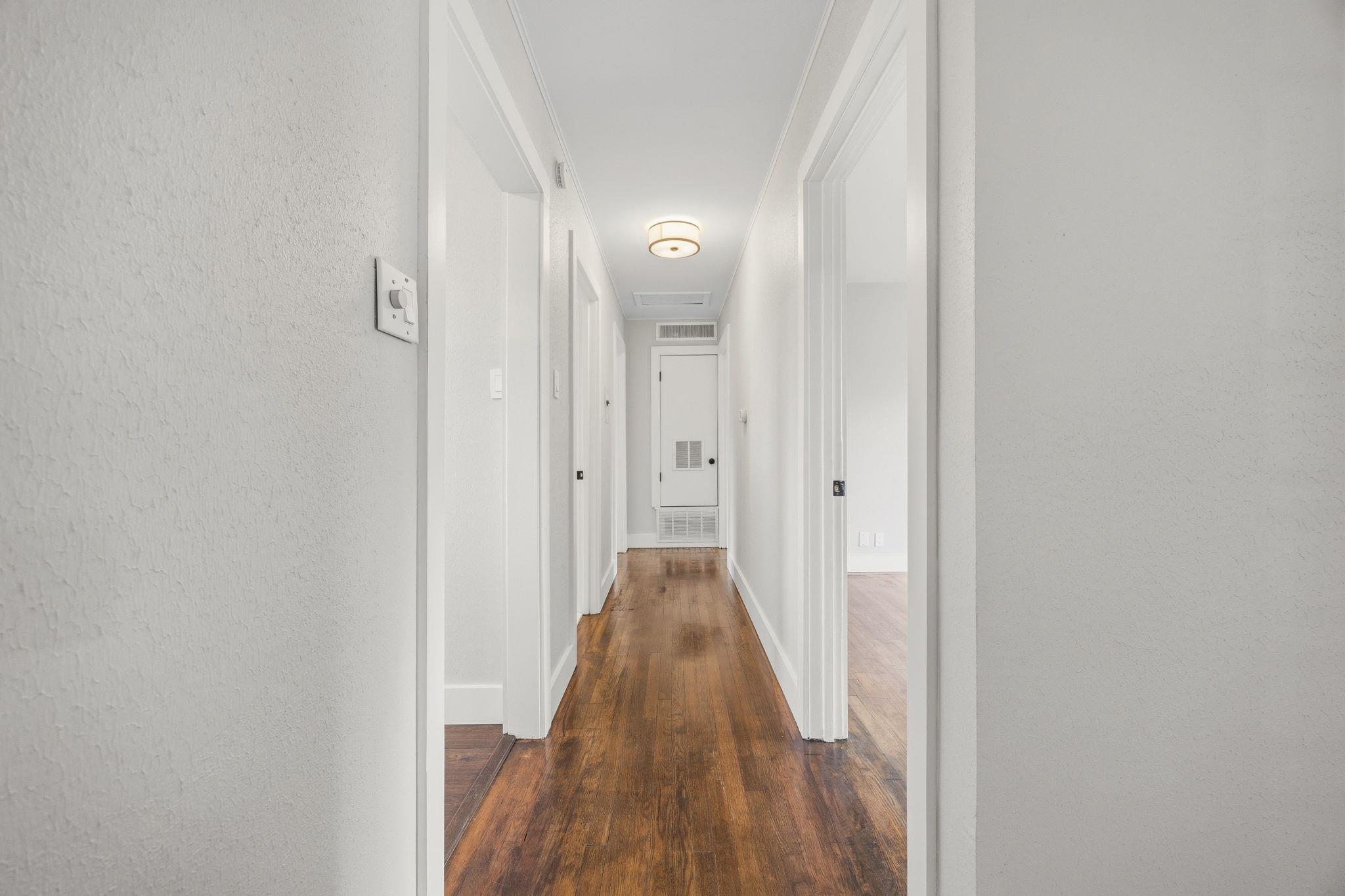 1402 Kent St, Taylor, TX 76574