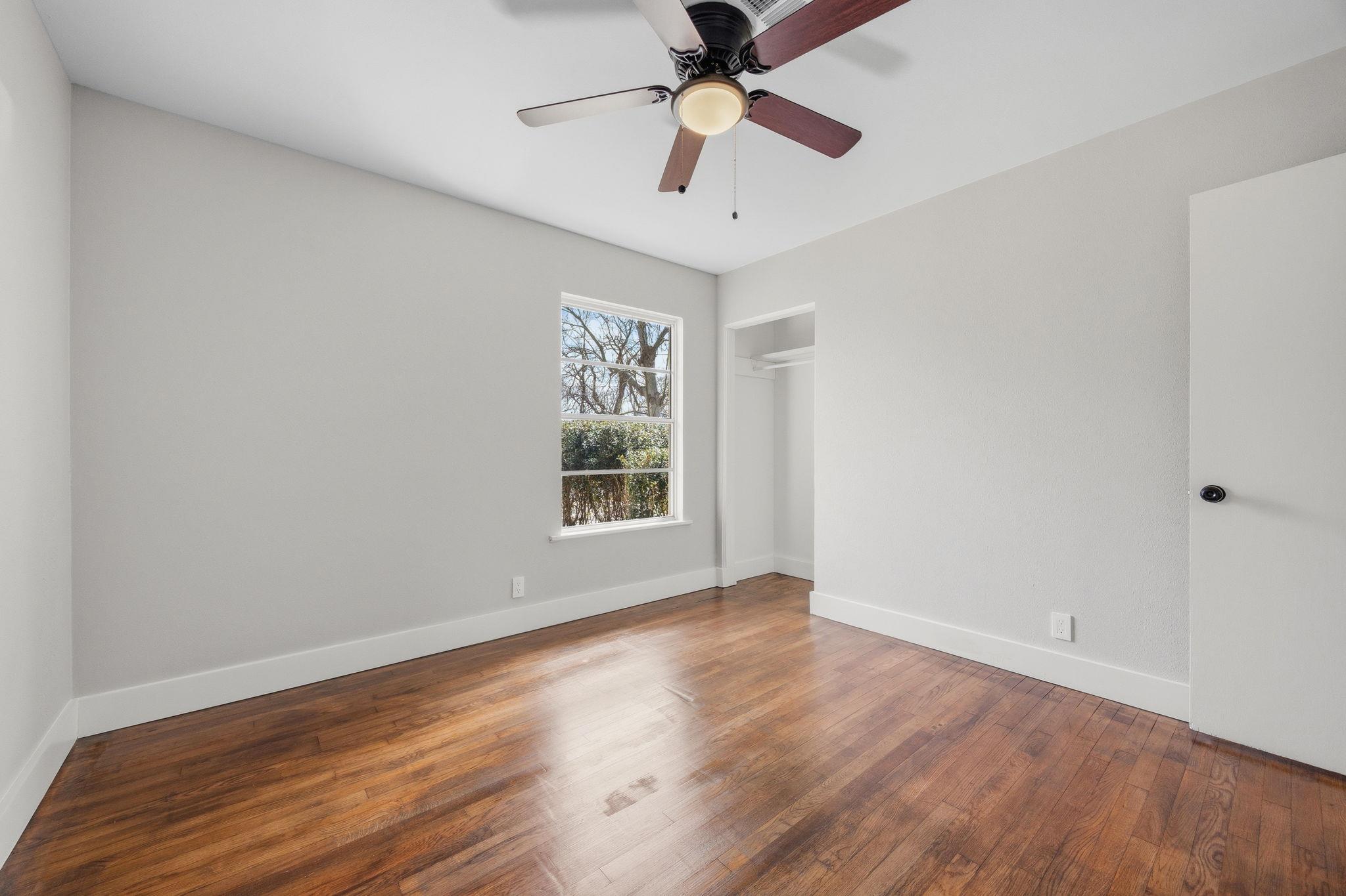 1402 Kent St, Taylor, TX 76574