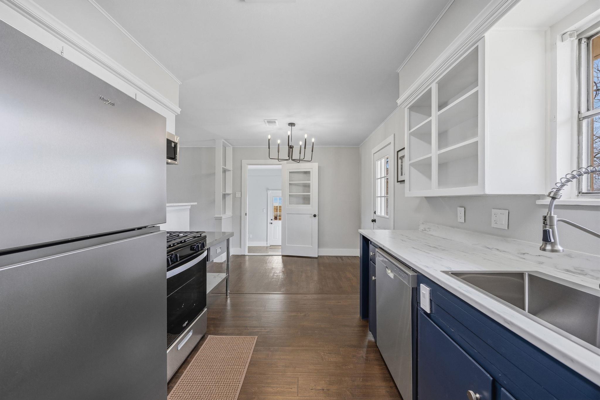 1402 Kent St, Taylor, TX 76574