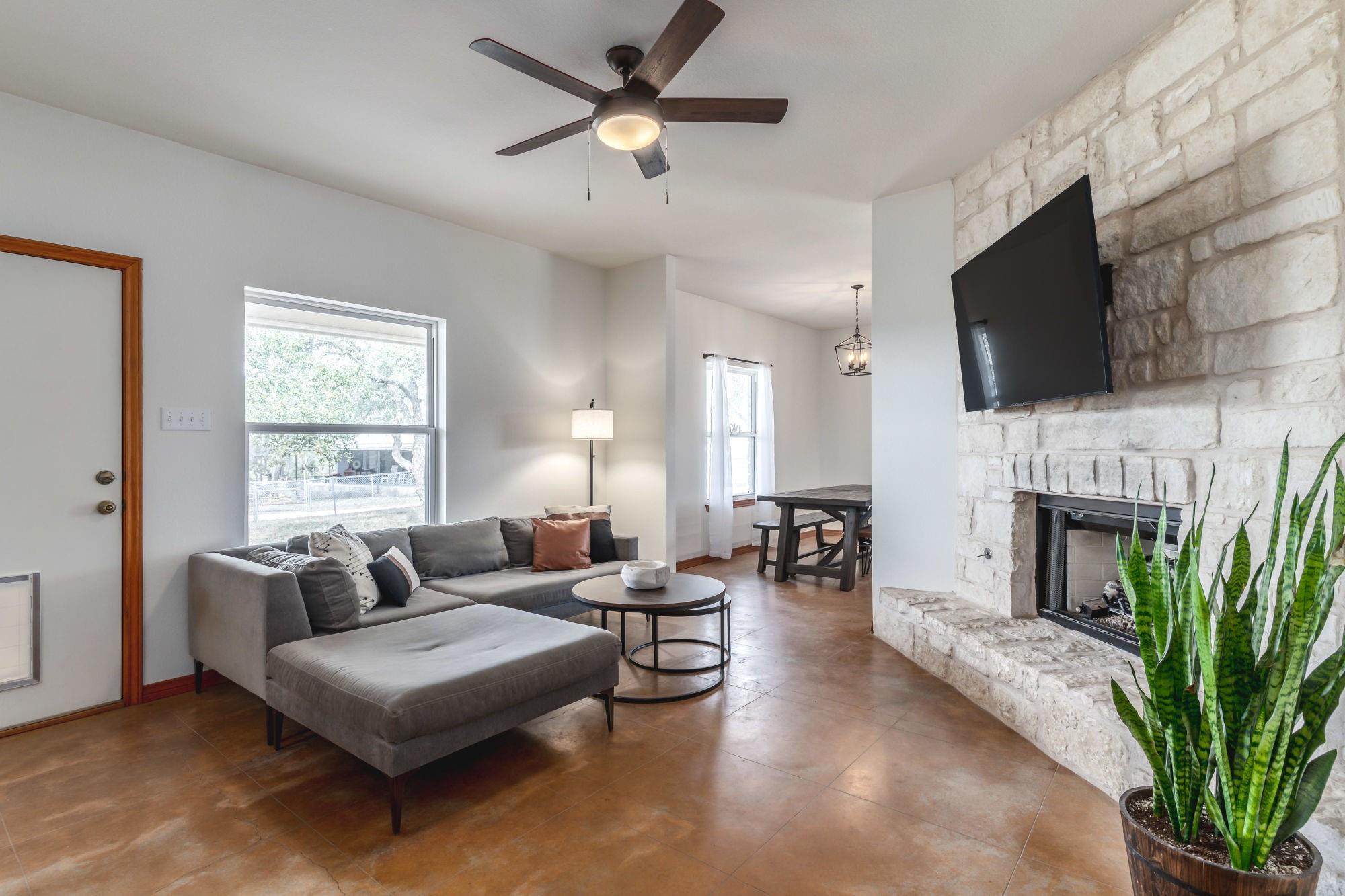 2551 Spring Valley Dr, Dripping Springs, TX 78620