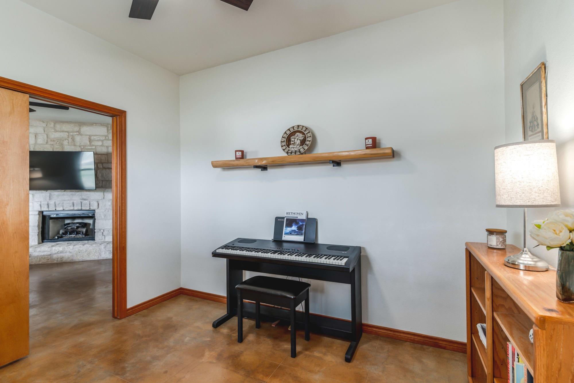 2551 Spring Valley Dr, Dripping Springs, TX 78620