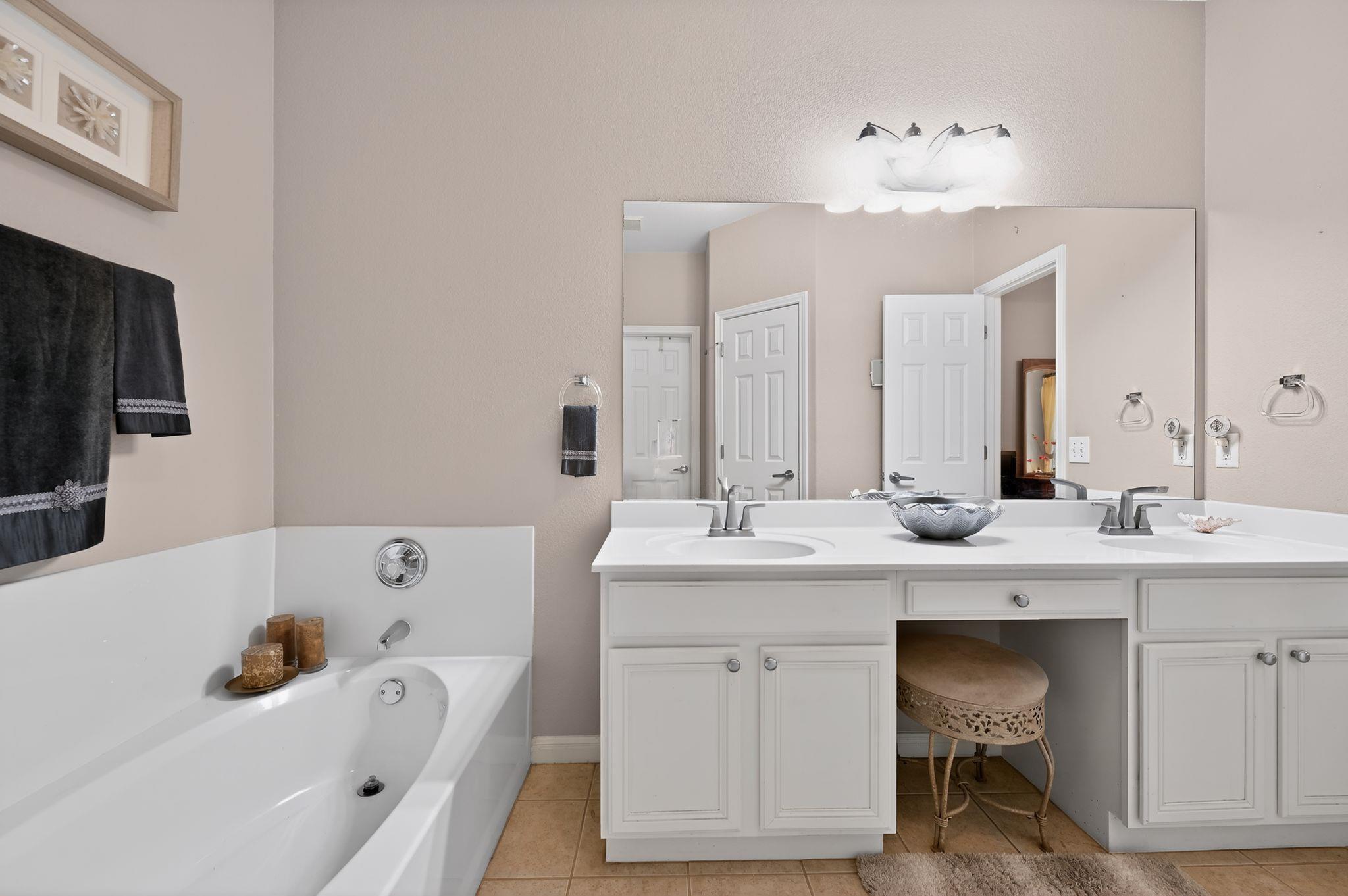 7708 San Felipe Blvd # 8, Austin, TX 78729