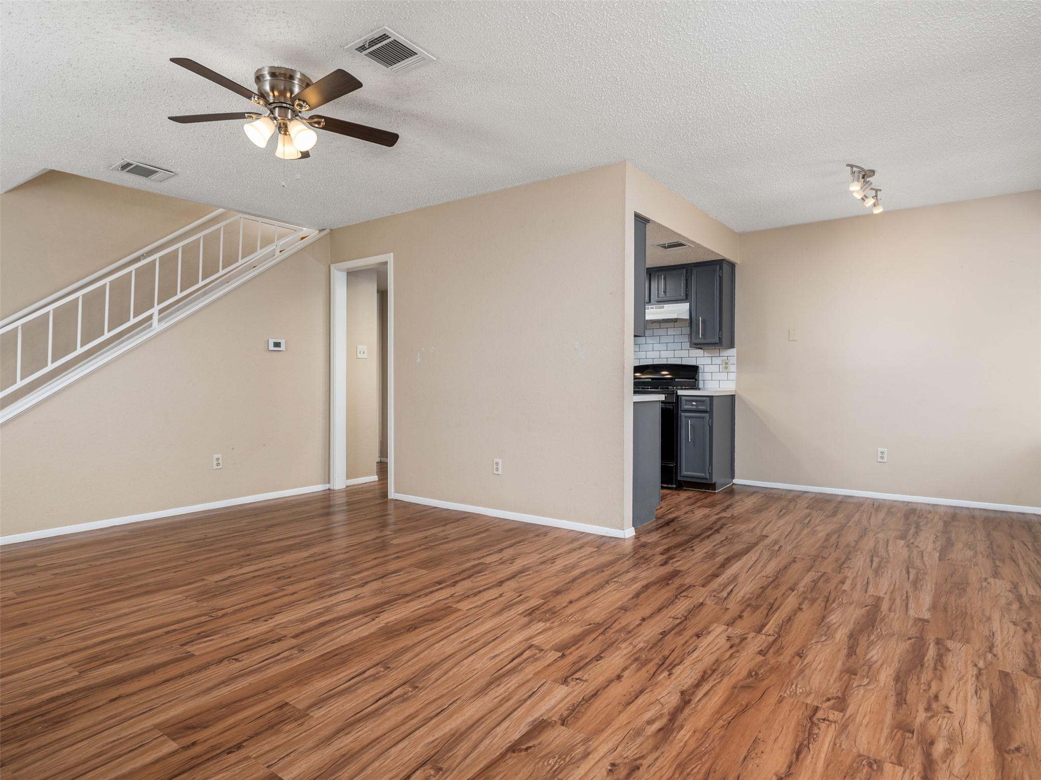 706 Rollingway Dr # B, Round Rock, TX 78681