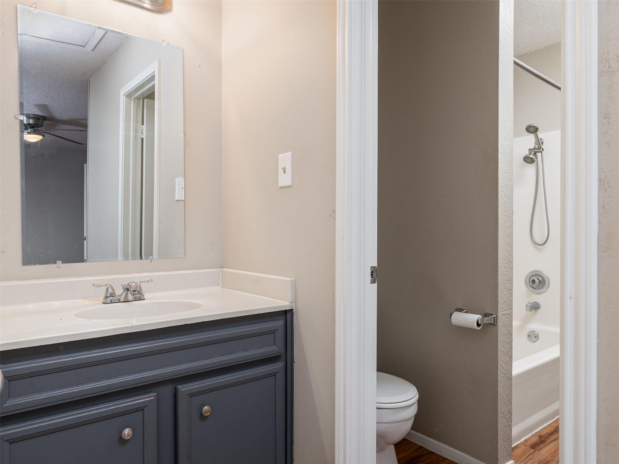 706 Rollingway Dr # B, Round Rock, TX 78681