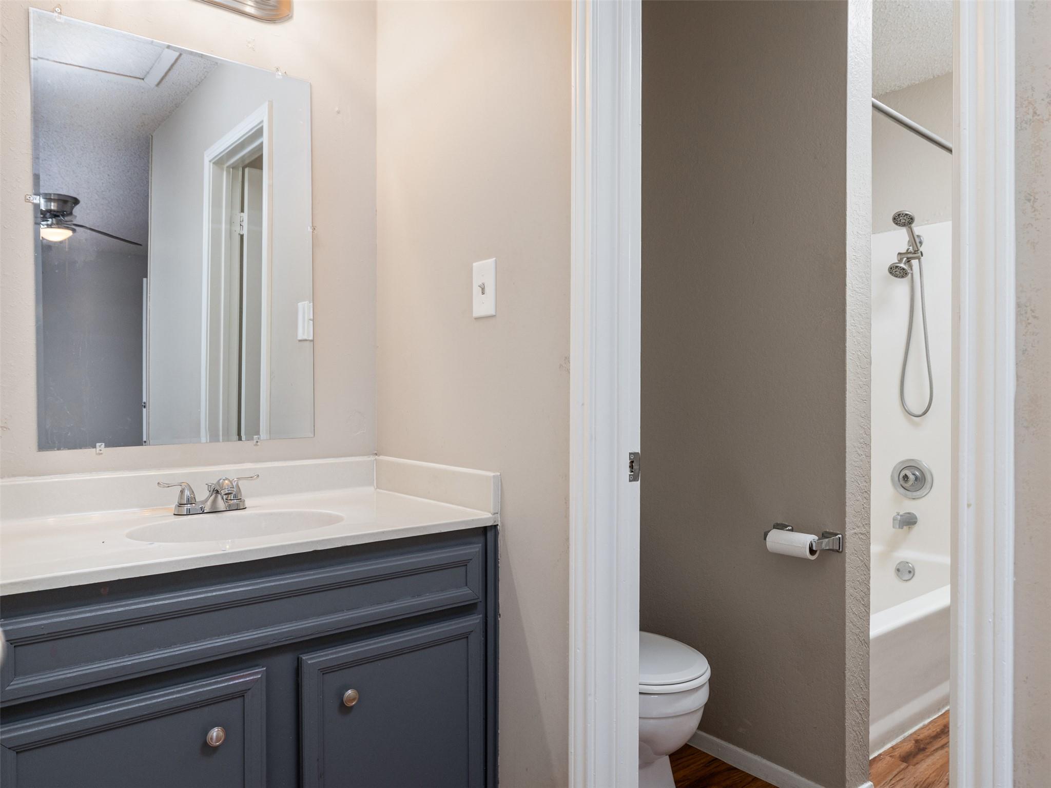 706 Rollingway Dr # B, Round Rock, TX 78681