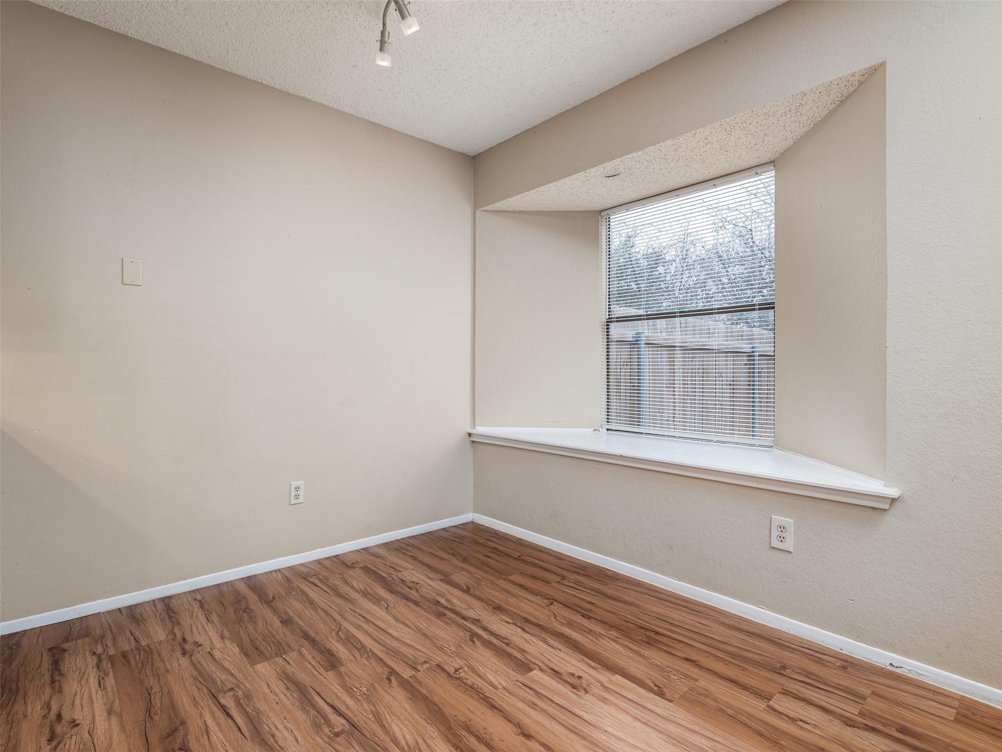 706 Rollingway Dr # B, Round Rock, TX 78681