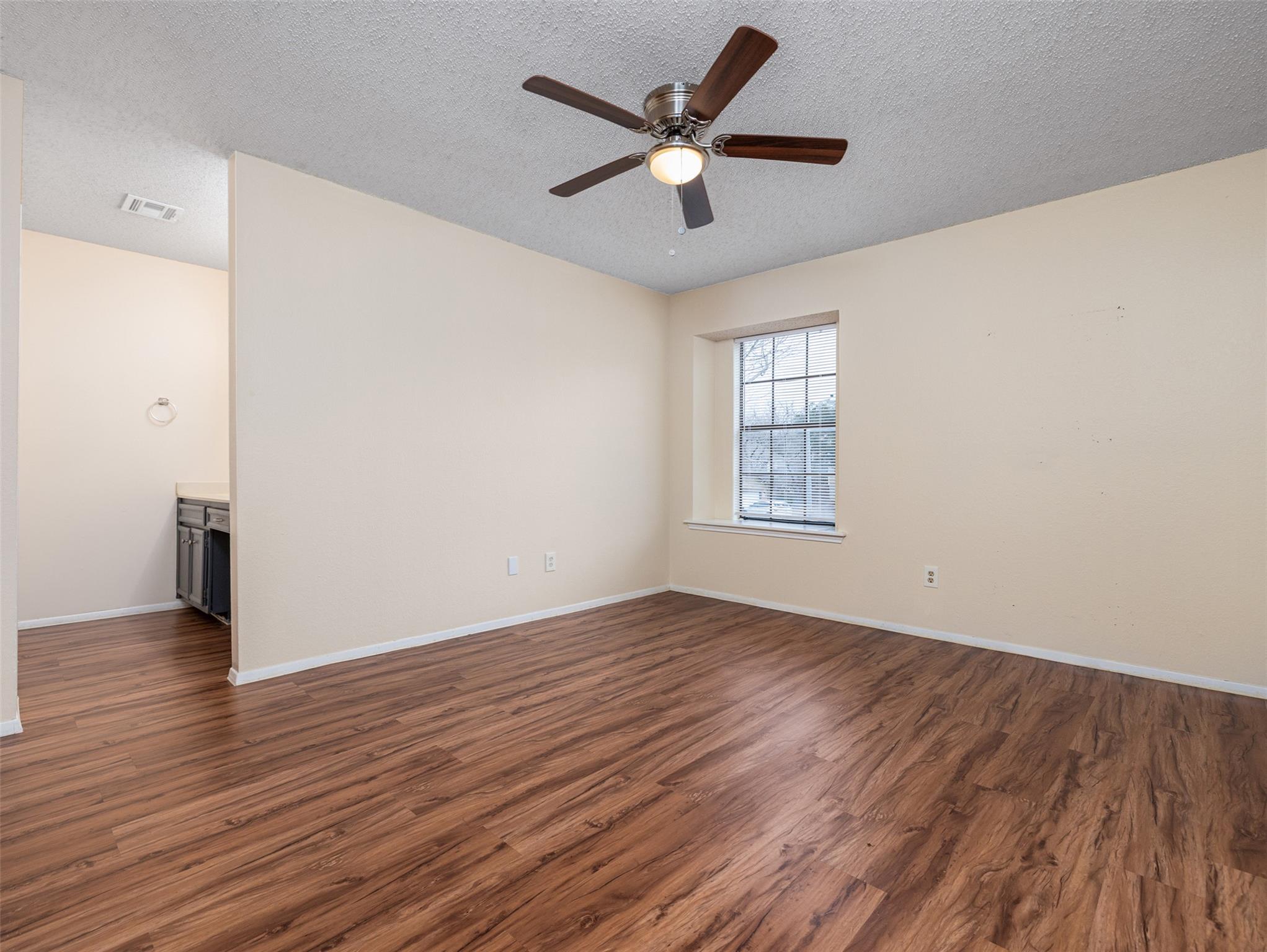 706 Rollingway Dr # B, Round Rock, TX 78681