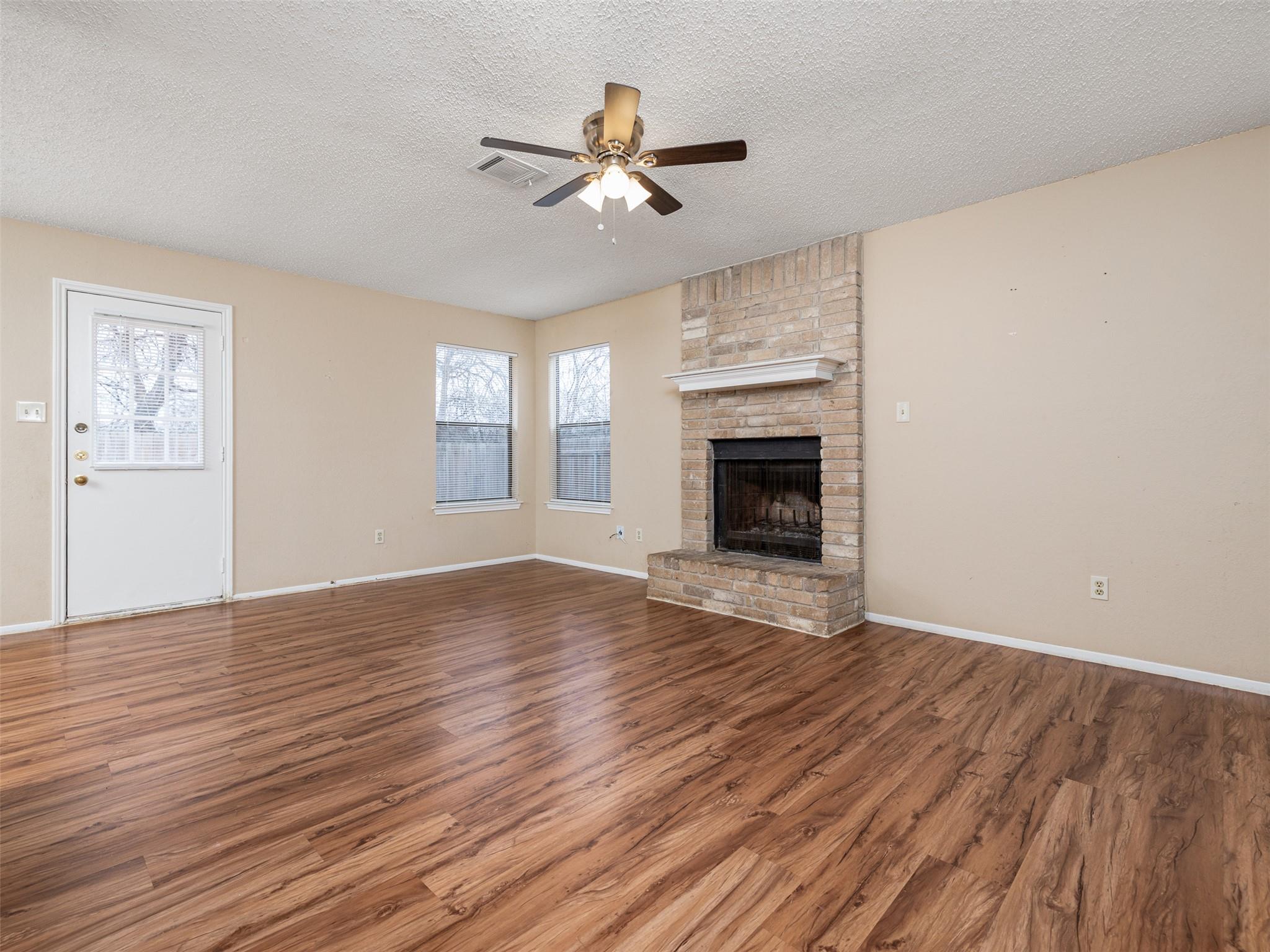 706 Rollingway Dr # B, Round Rock, TX 78681