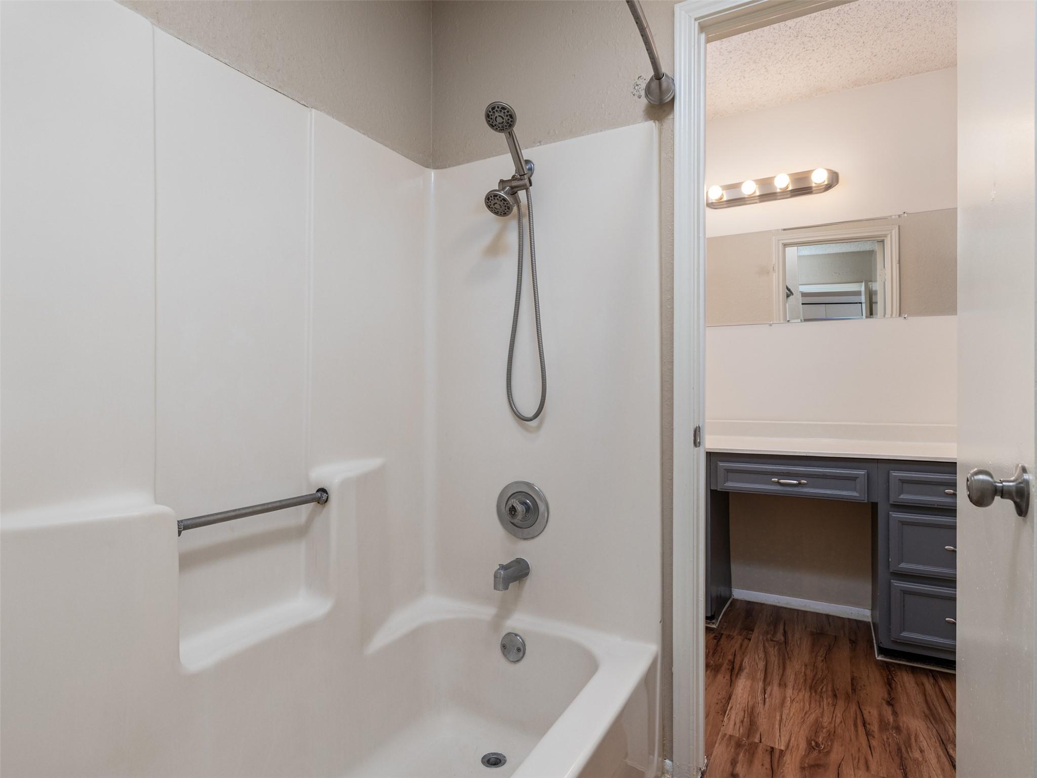 706 Rollingway Dr # B, Round Rock, TX 78681