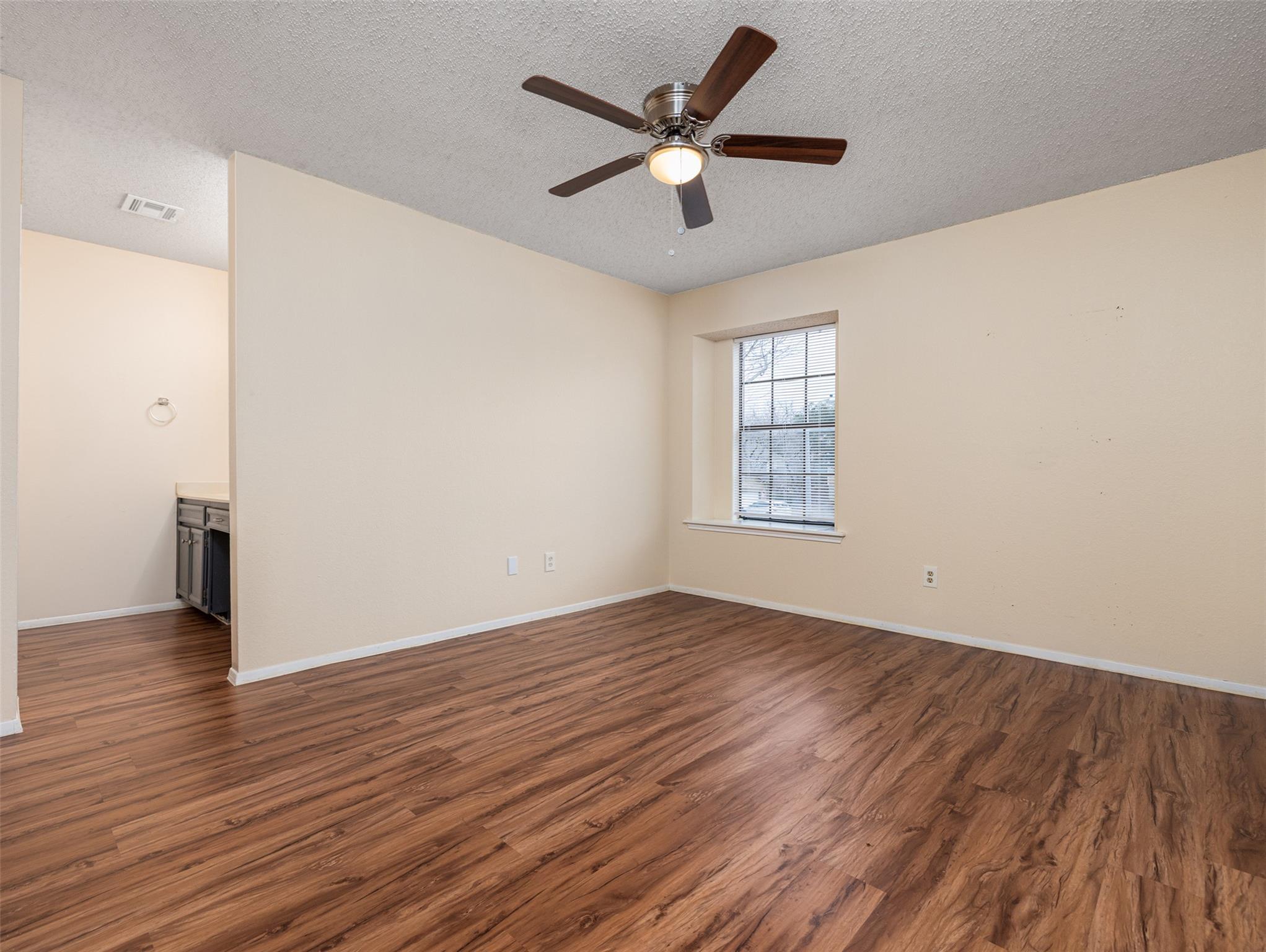 706 Rollingway Dr # B, Round Rock, TX 78681