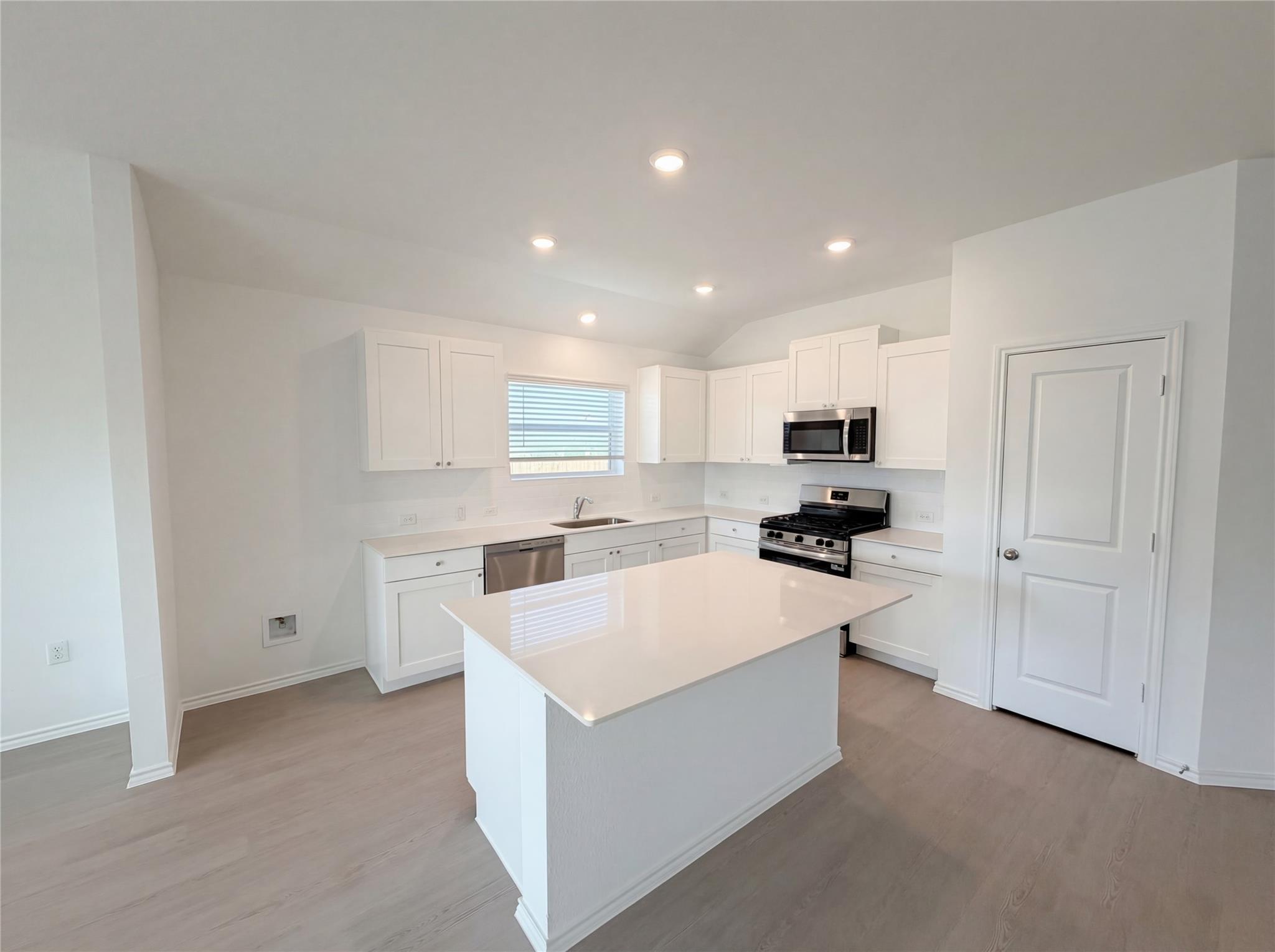 507 Vantage Dr, Hutto, TX 78634