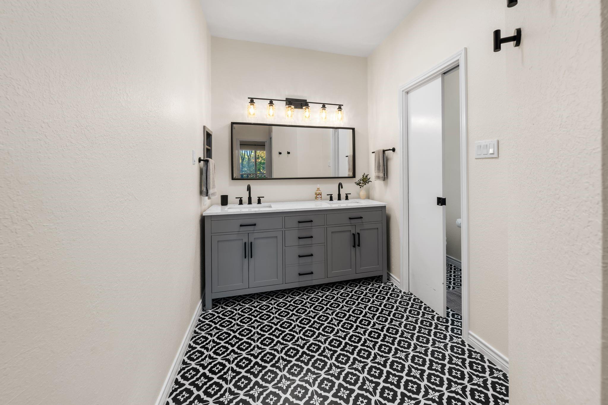 42 La Buena Vista Dr, Wimberley, TX 78676