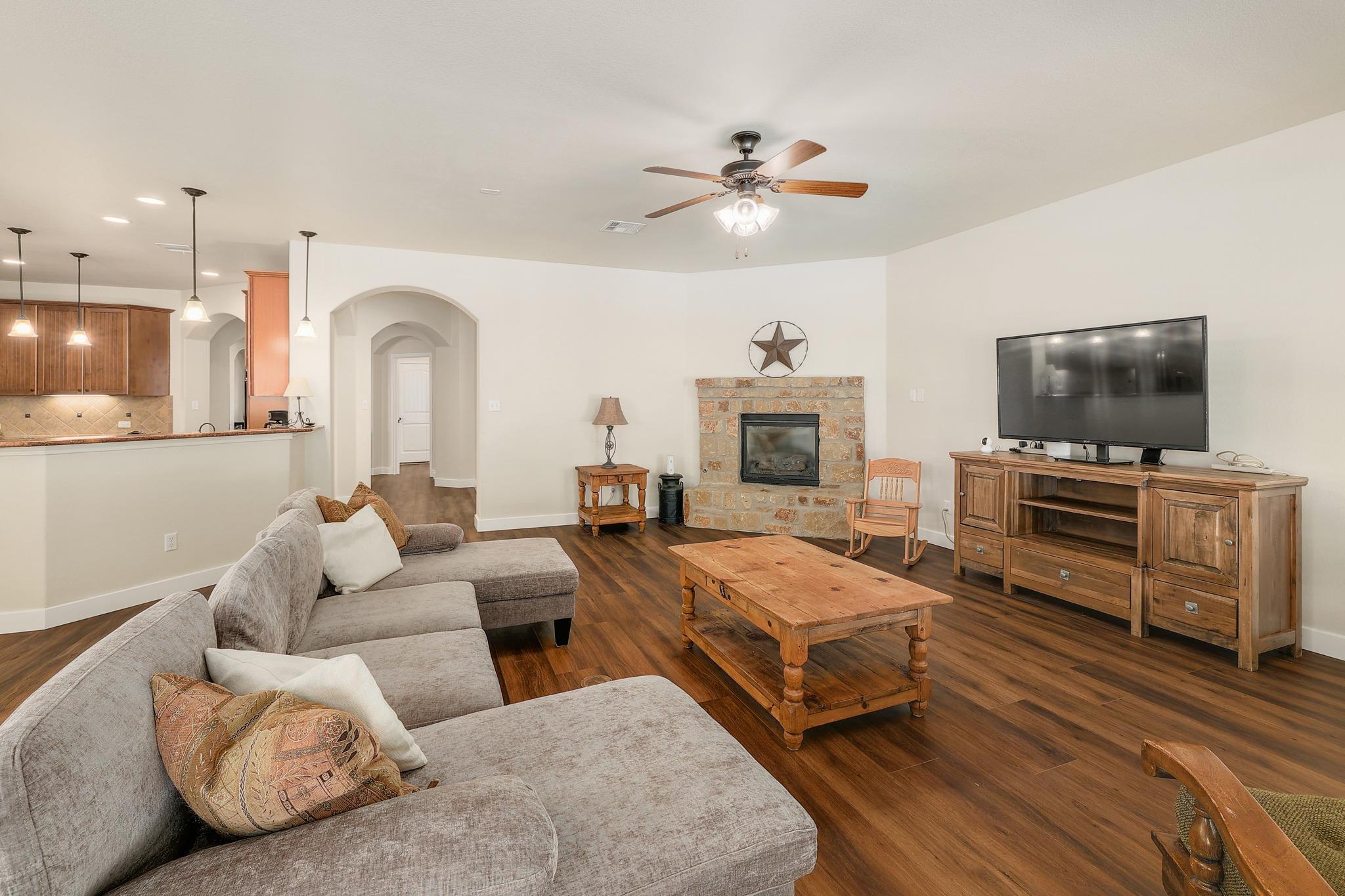 212 Monahans Dr, Georgetown, TX 78628