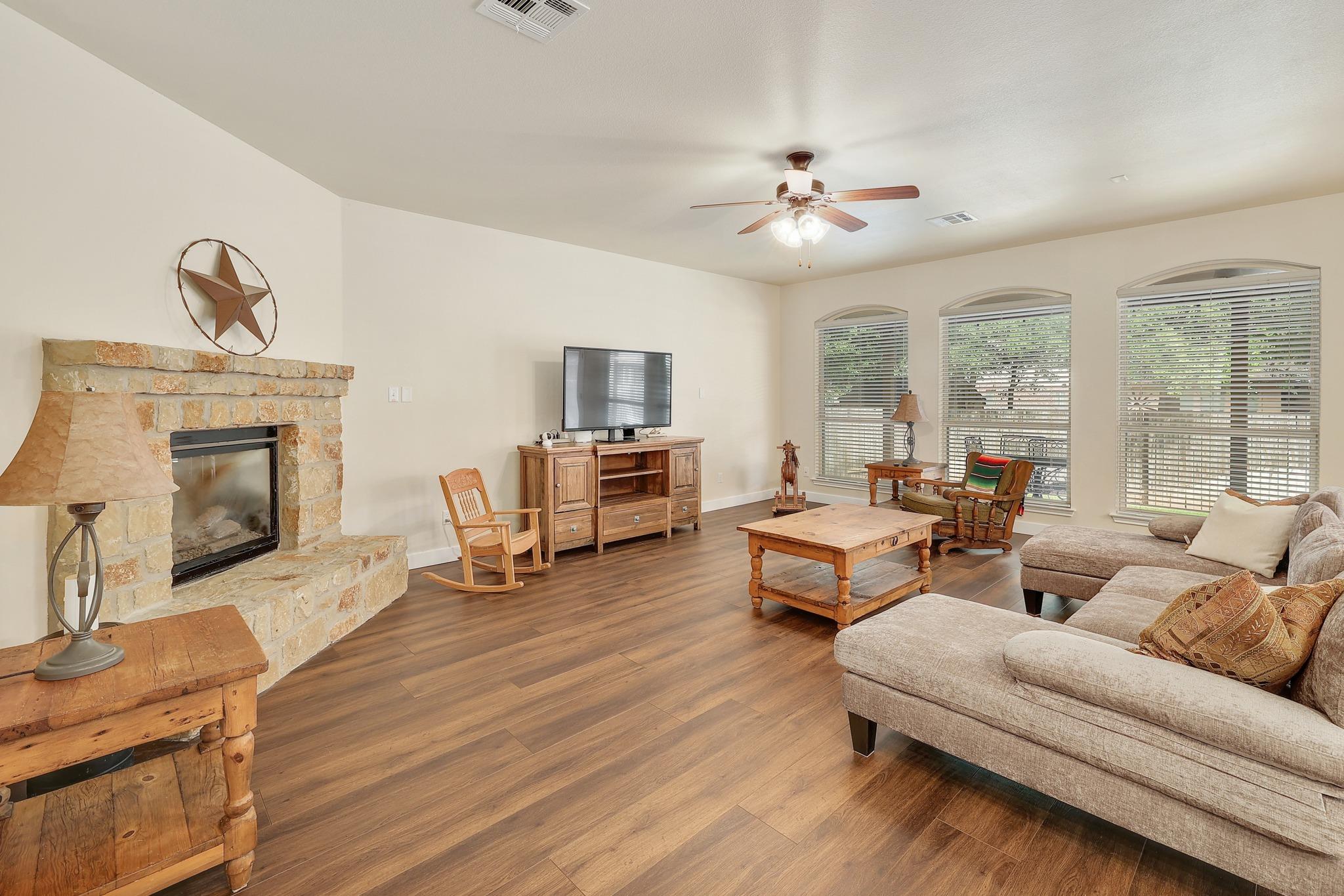 212 Monahans Dr, Georgetown, TX 78628