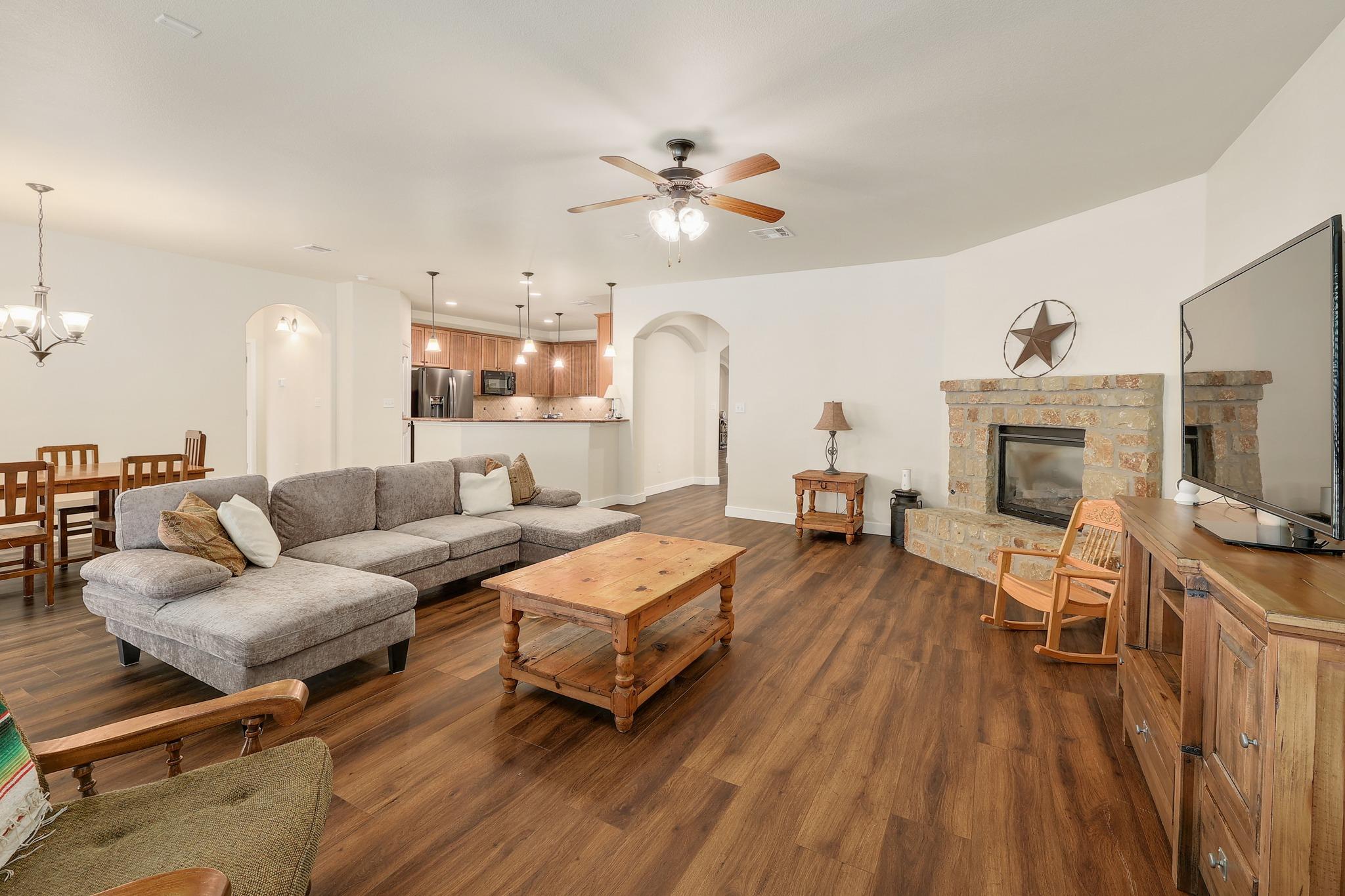 212 Monahans Dr, Georgetown, TX 78628