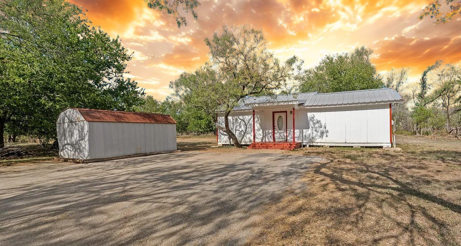 301 Tatum Rd, Martindale, TX 78655