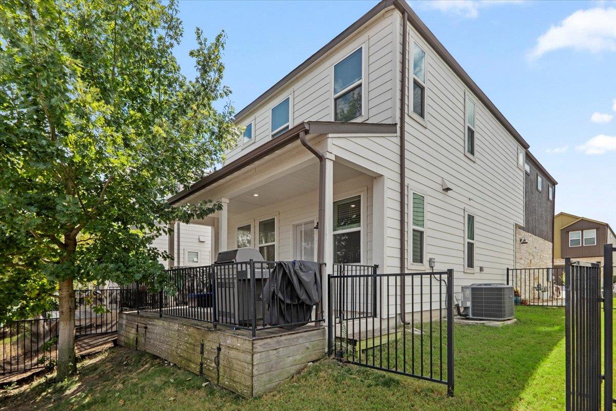 7110 Silver Star Ln, Austin, TX 78744