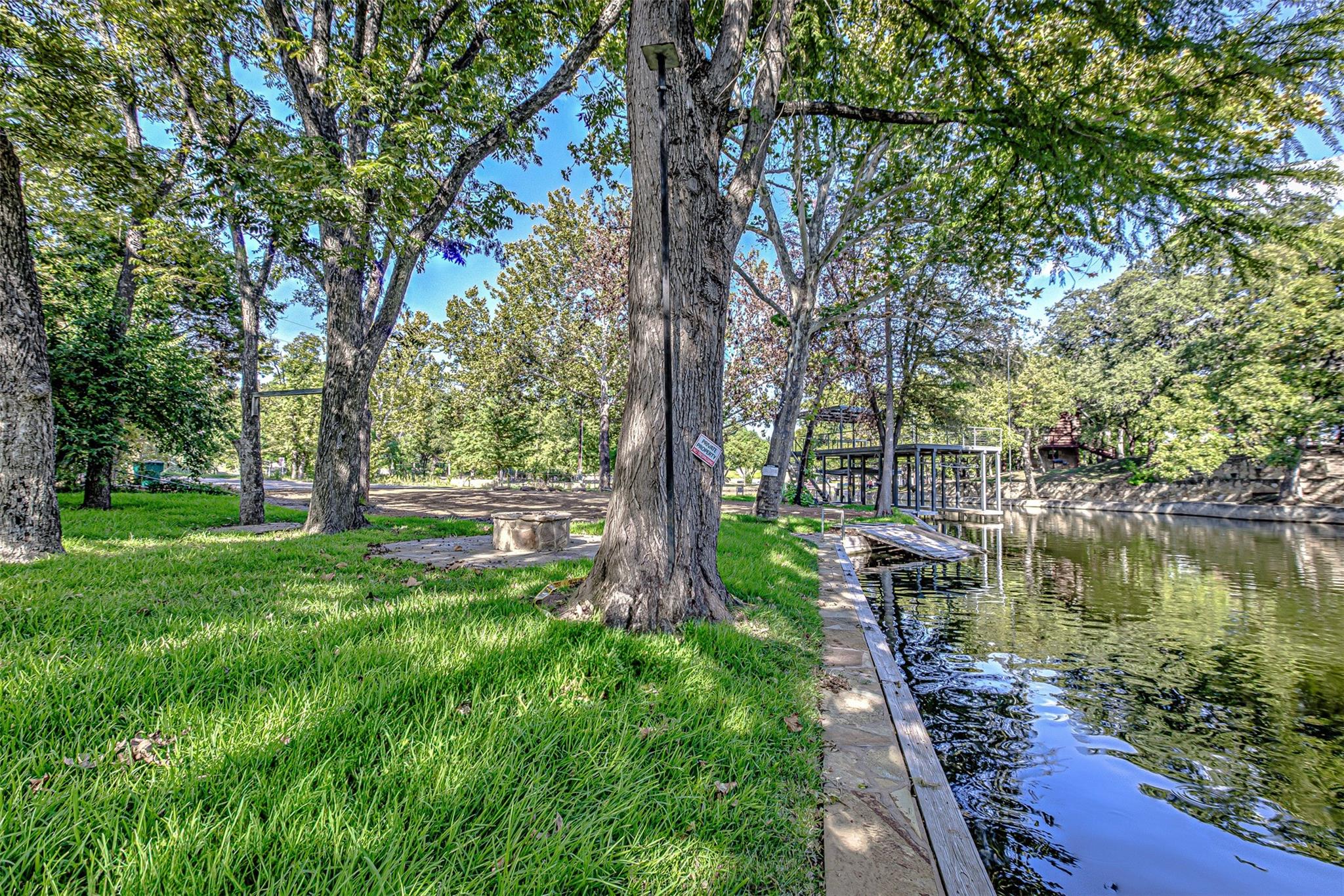 1336 S Lakeside Dr, Kingsland, TX 78611