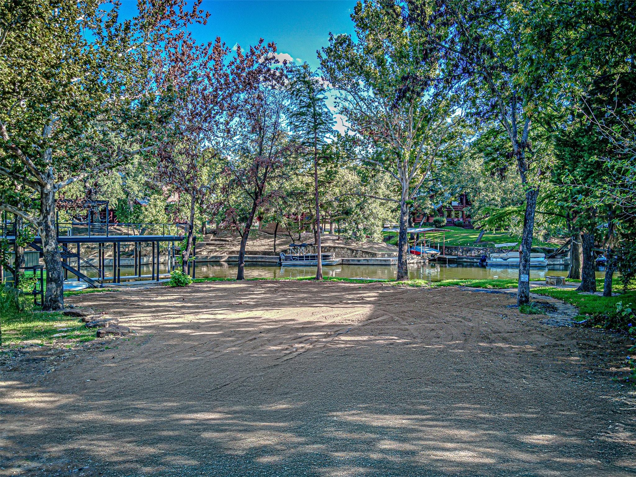 1336 S Lakeside Dr, Kingsland, TX 78611