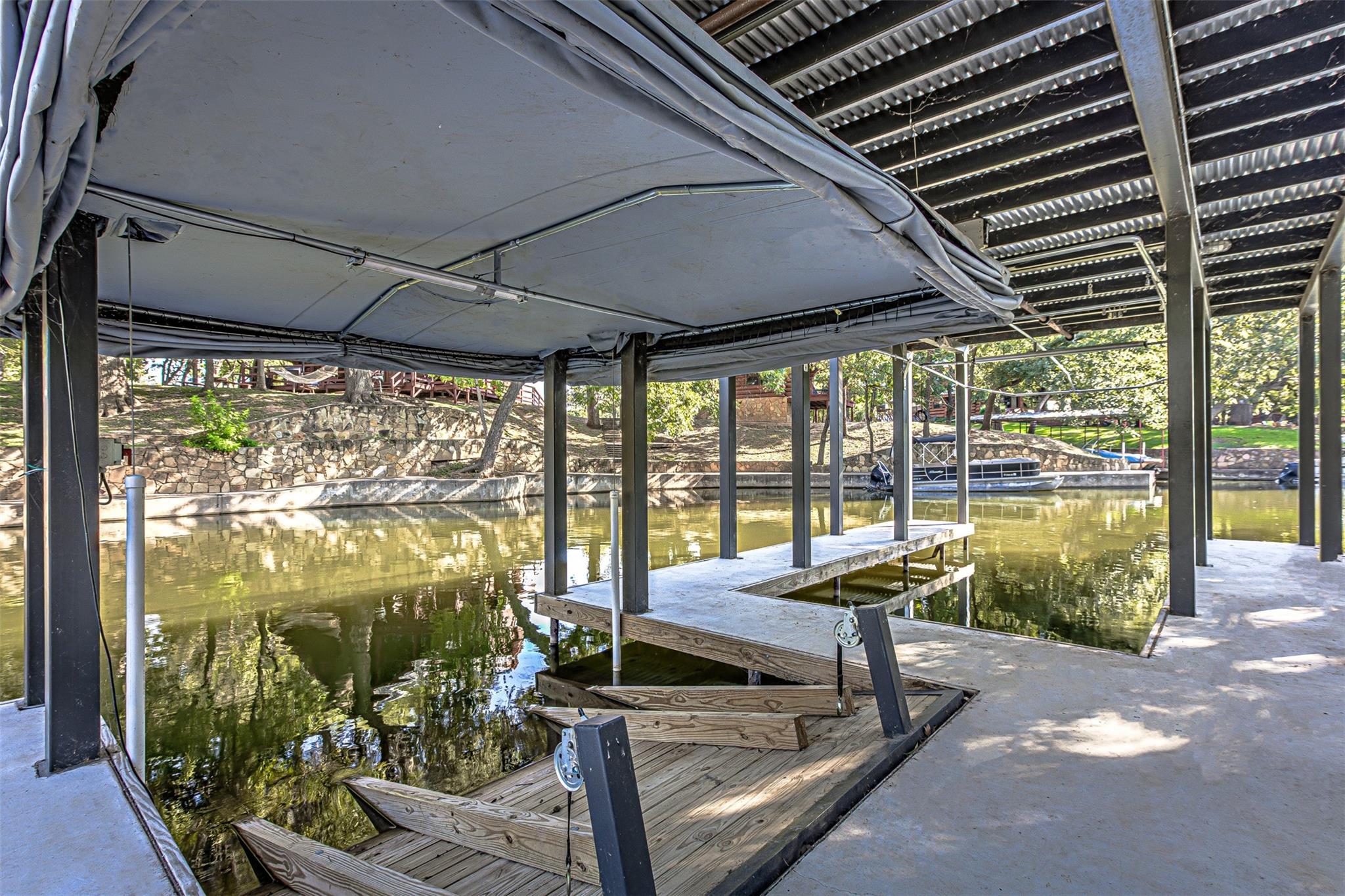 1336 S Lakeside Dr, Kingsland, TX 78611