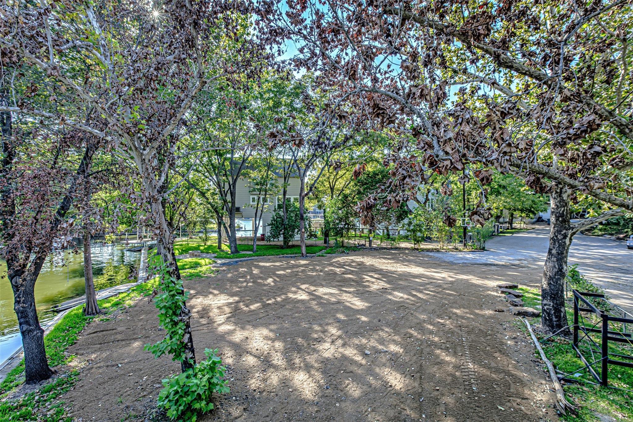 1336 S Lakeside Dr, Kingsland, TX 78611