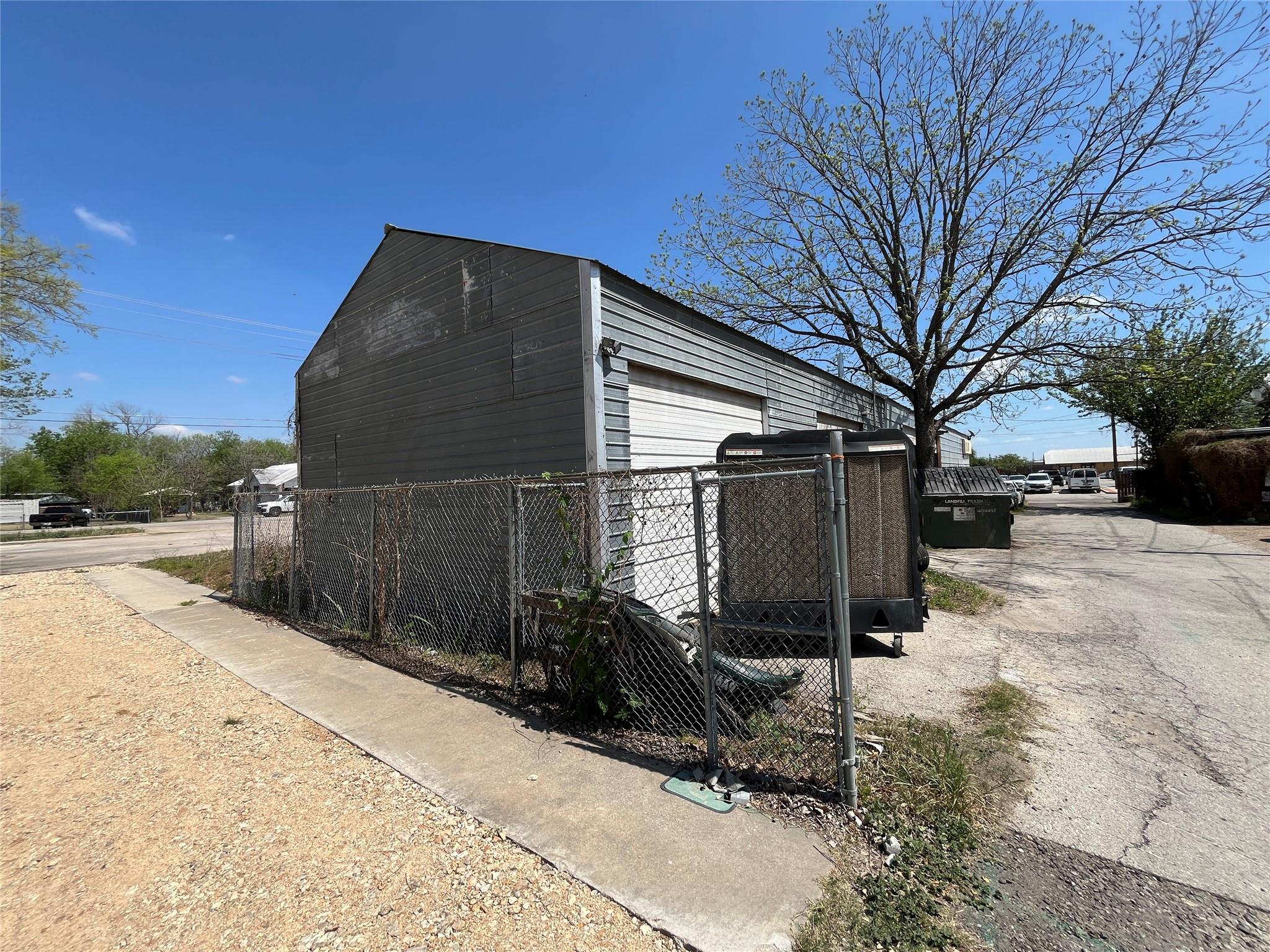 107 N Main St, Kyle, TX 78640