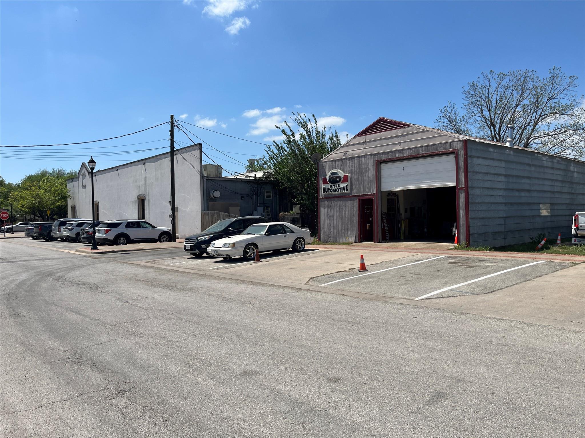 107 N Main St, Kyle, TX 78640