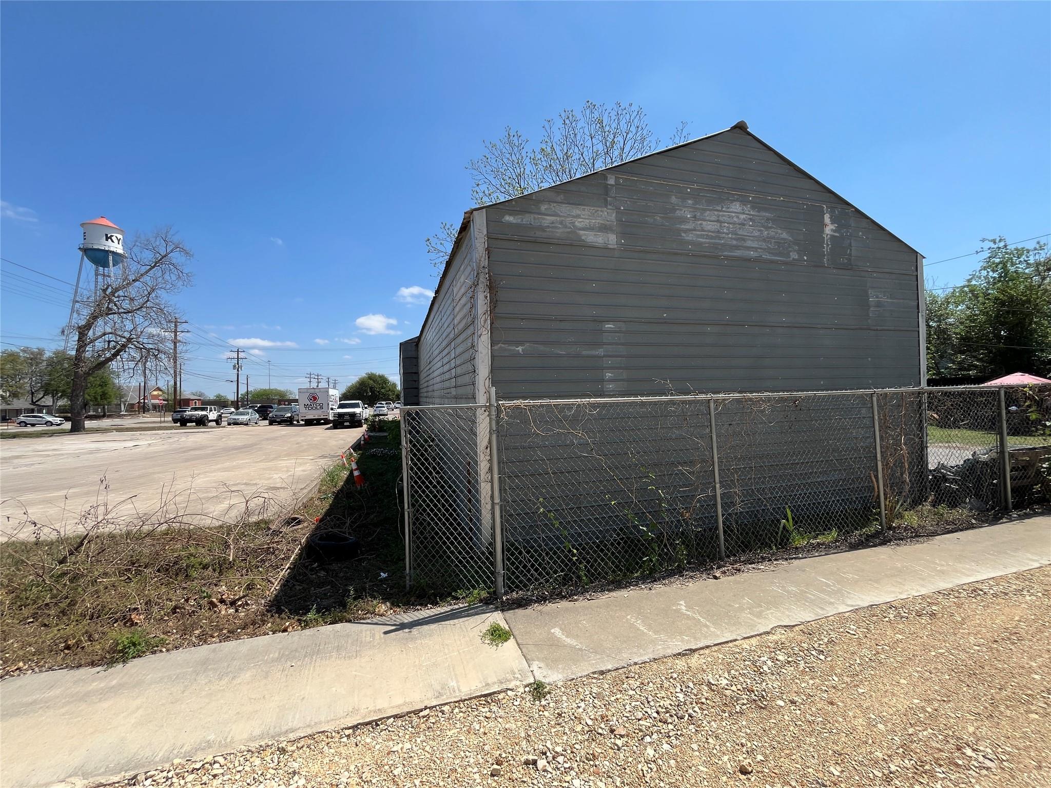 107 N Main St, Kyle, TX 78640