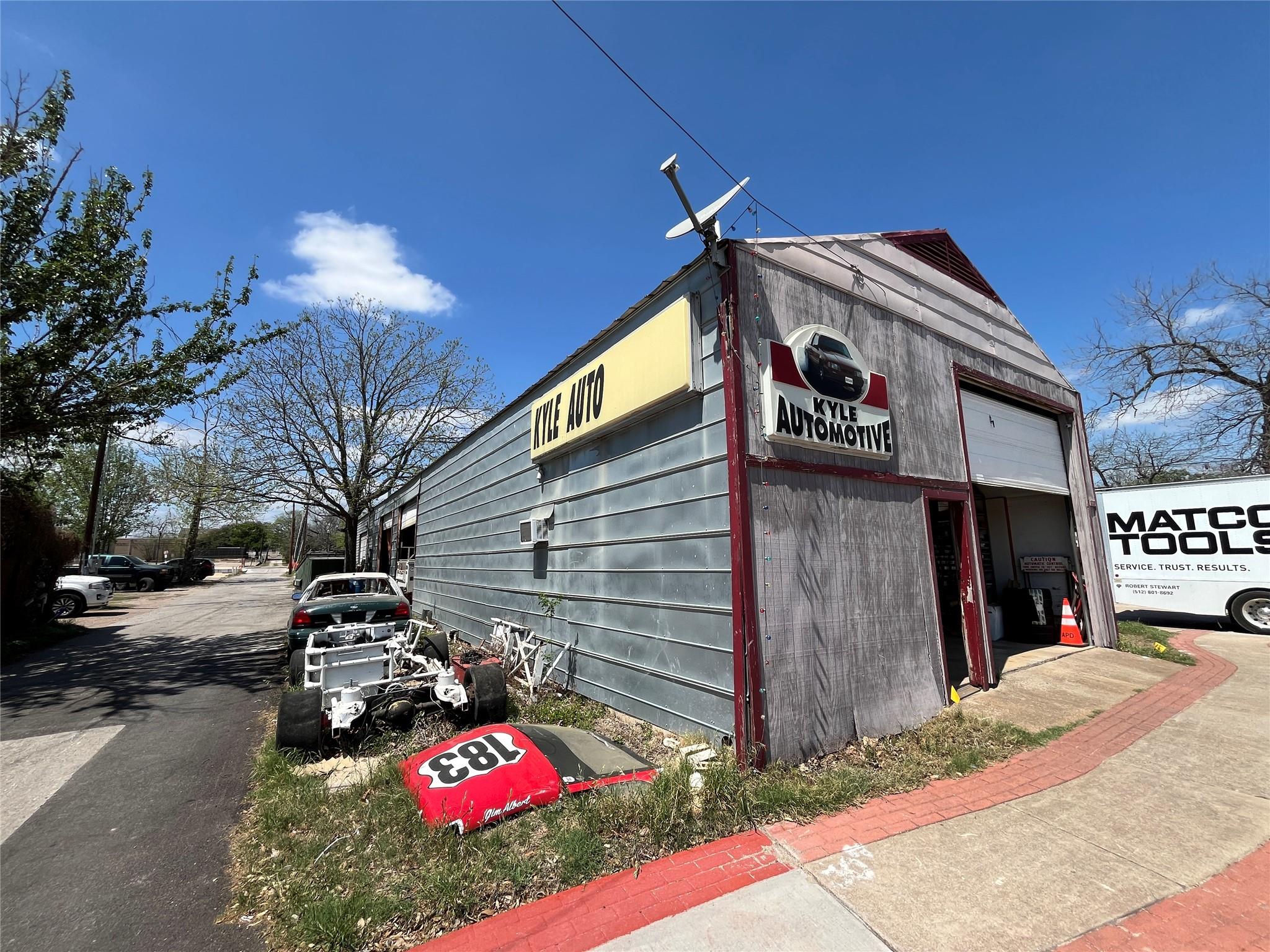 107 N Main St, Kyle, TX 78640