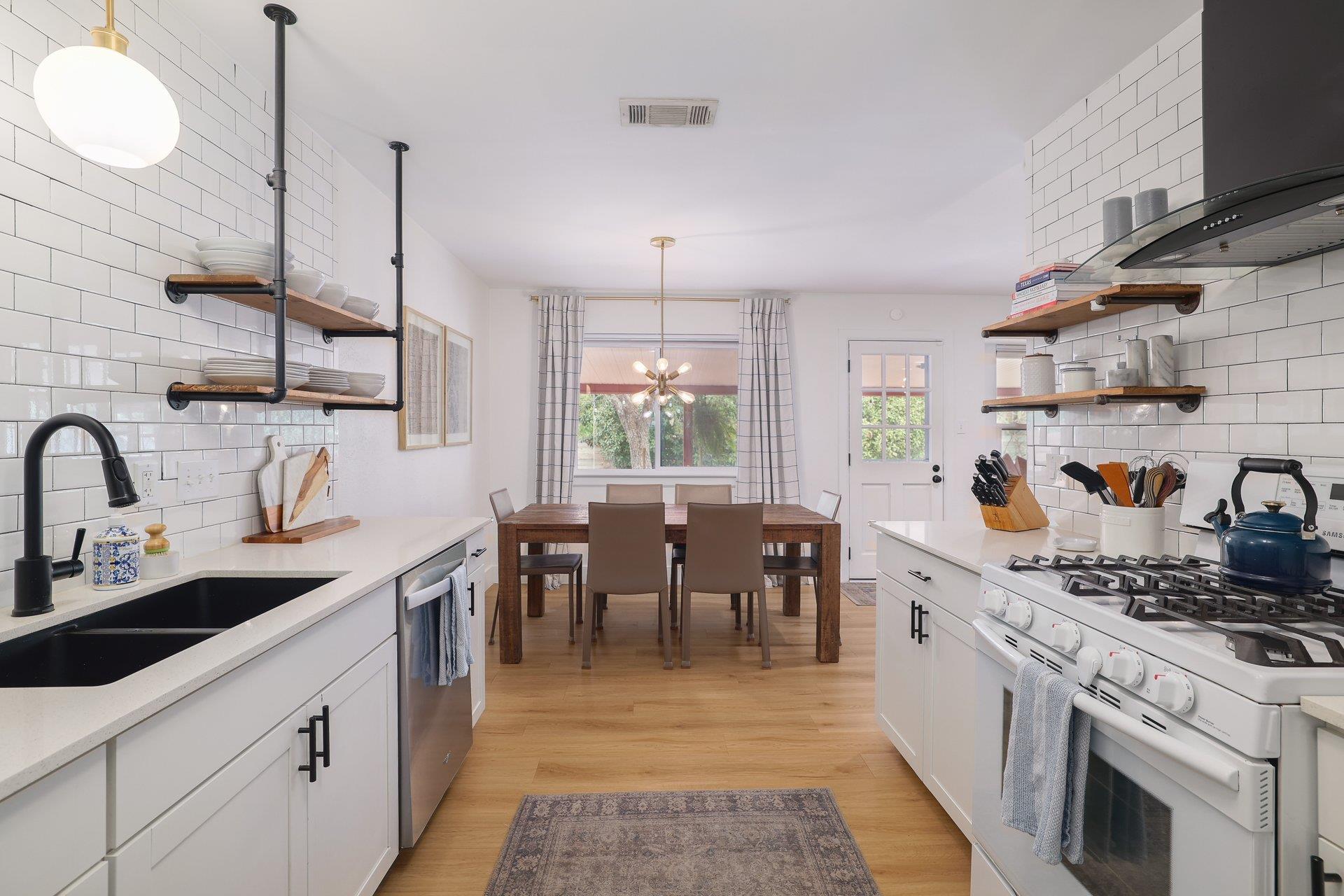 6701 Lancret Hill Dr, Austin, TX 78745