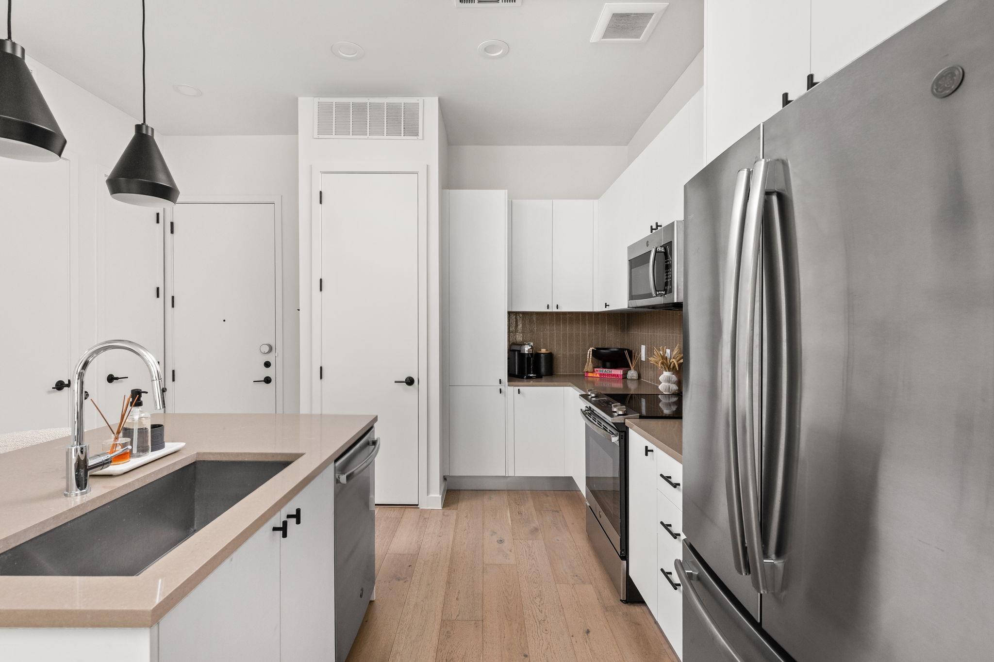 800 Embassy Dr # 113, Austin, TX 78702