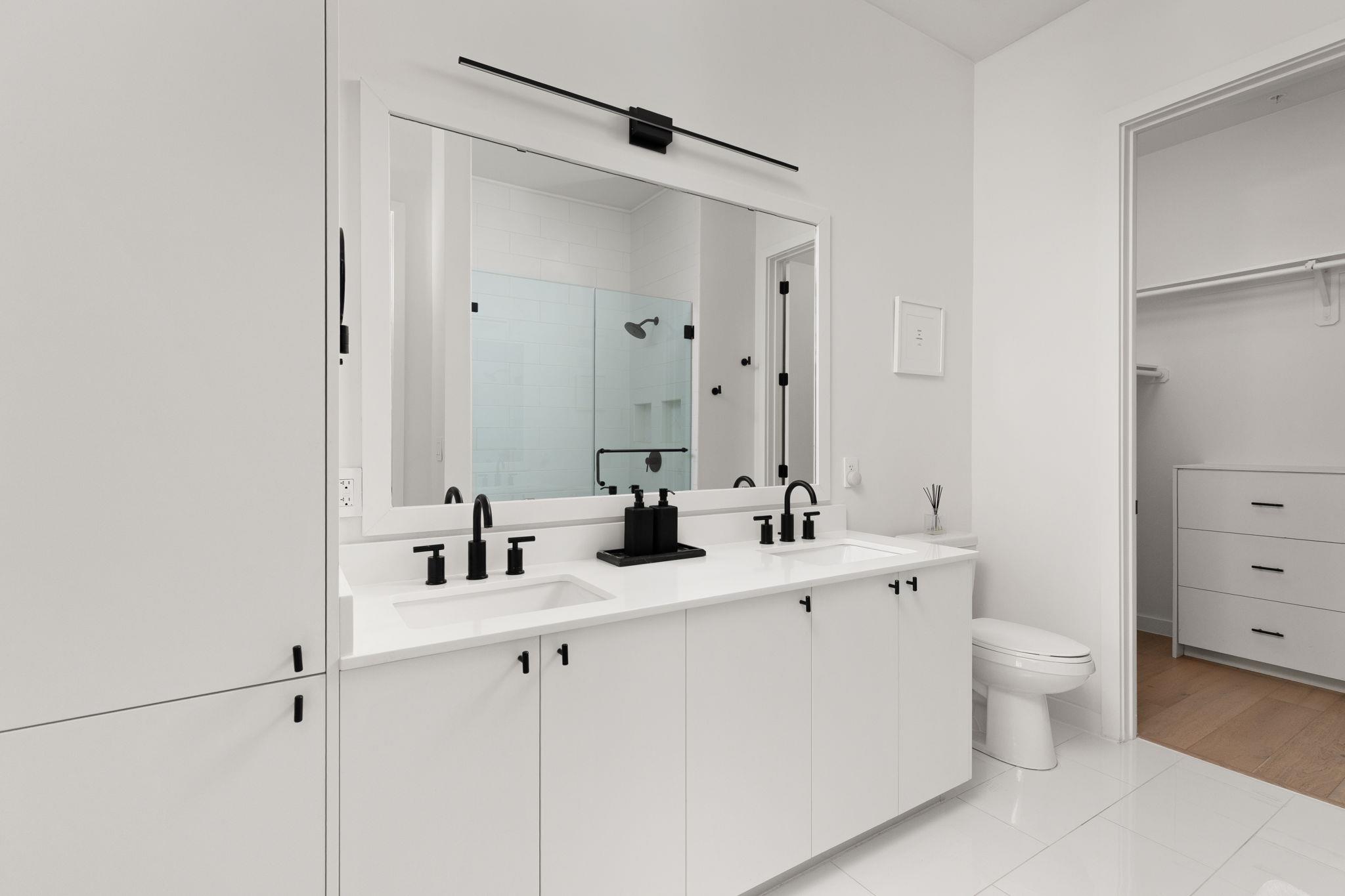 800 Embassy Dr # 113, Austin, TX 78702