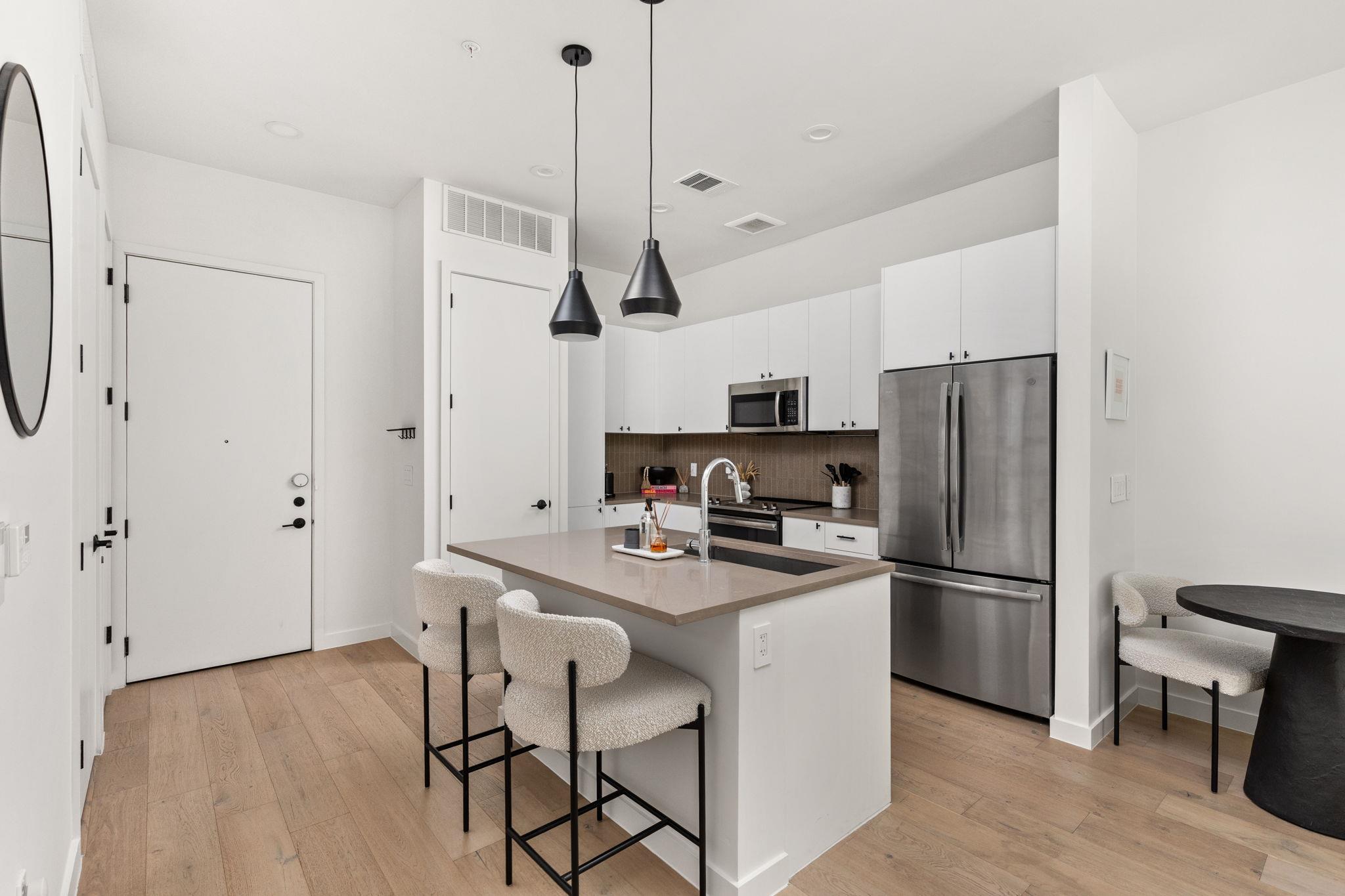 800 Embassy Dr # 113, Austin, TX 78702