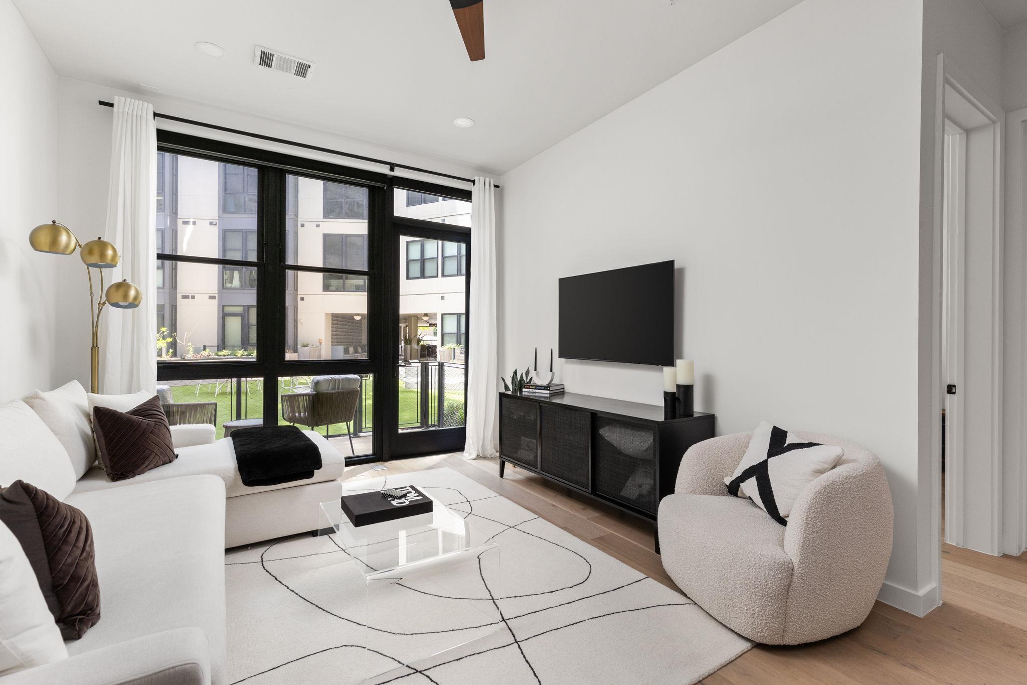 800 Embassy Dr # 113, Austin, TX 78702