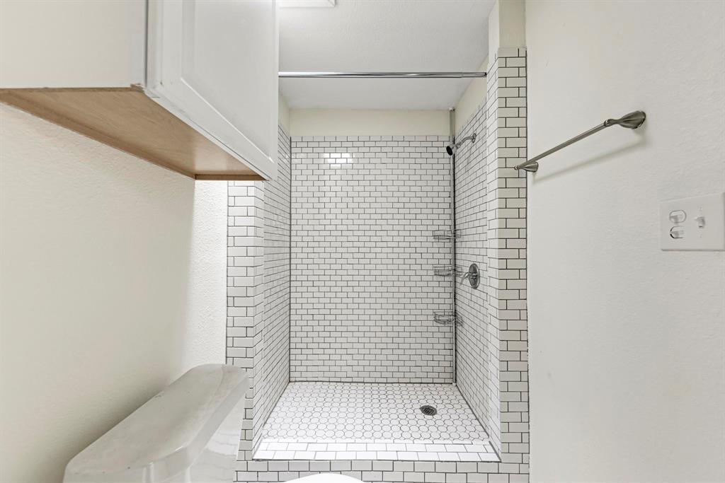 1010 W 23rd St # 2, Austin, TX 78705