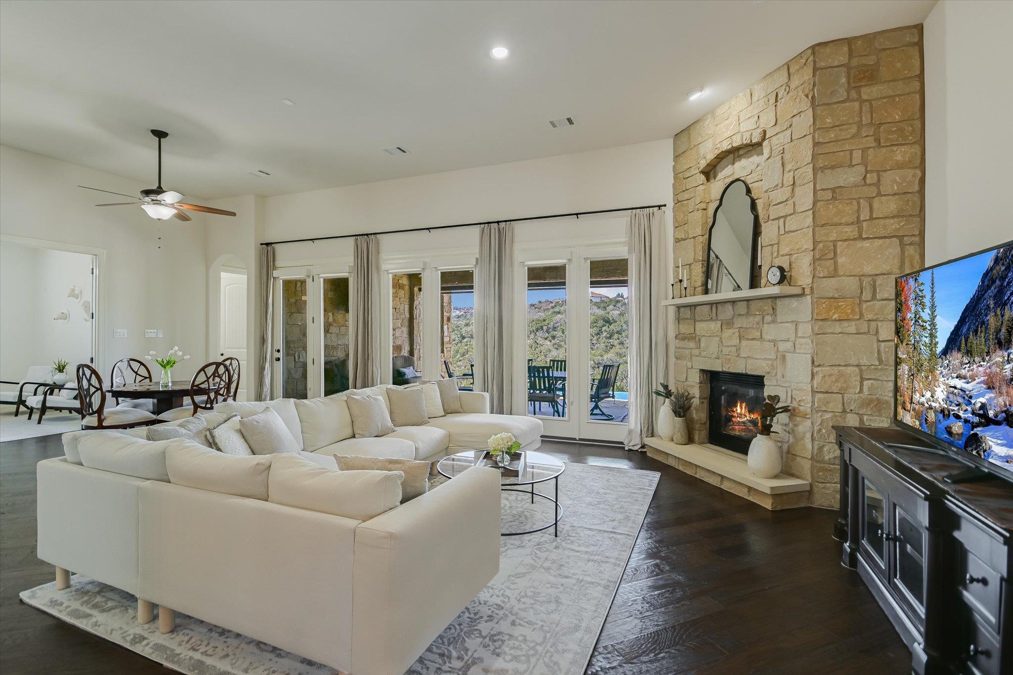 409 Rocky Coast Dr, Austin, TX 78738