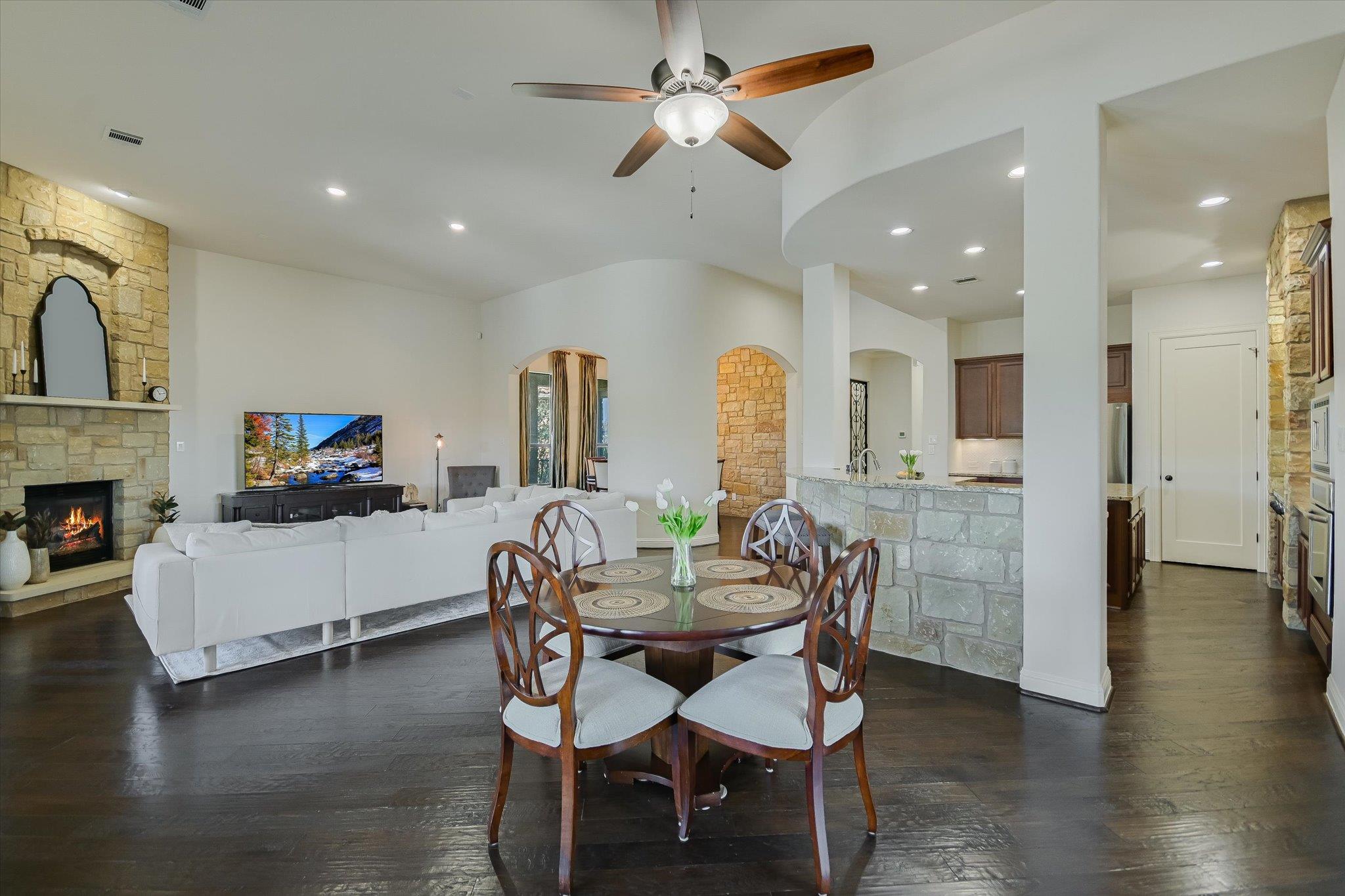 409 Rocky Coast Dr, Austin, TX 78738