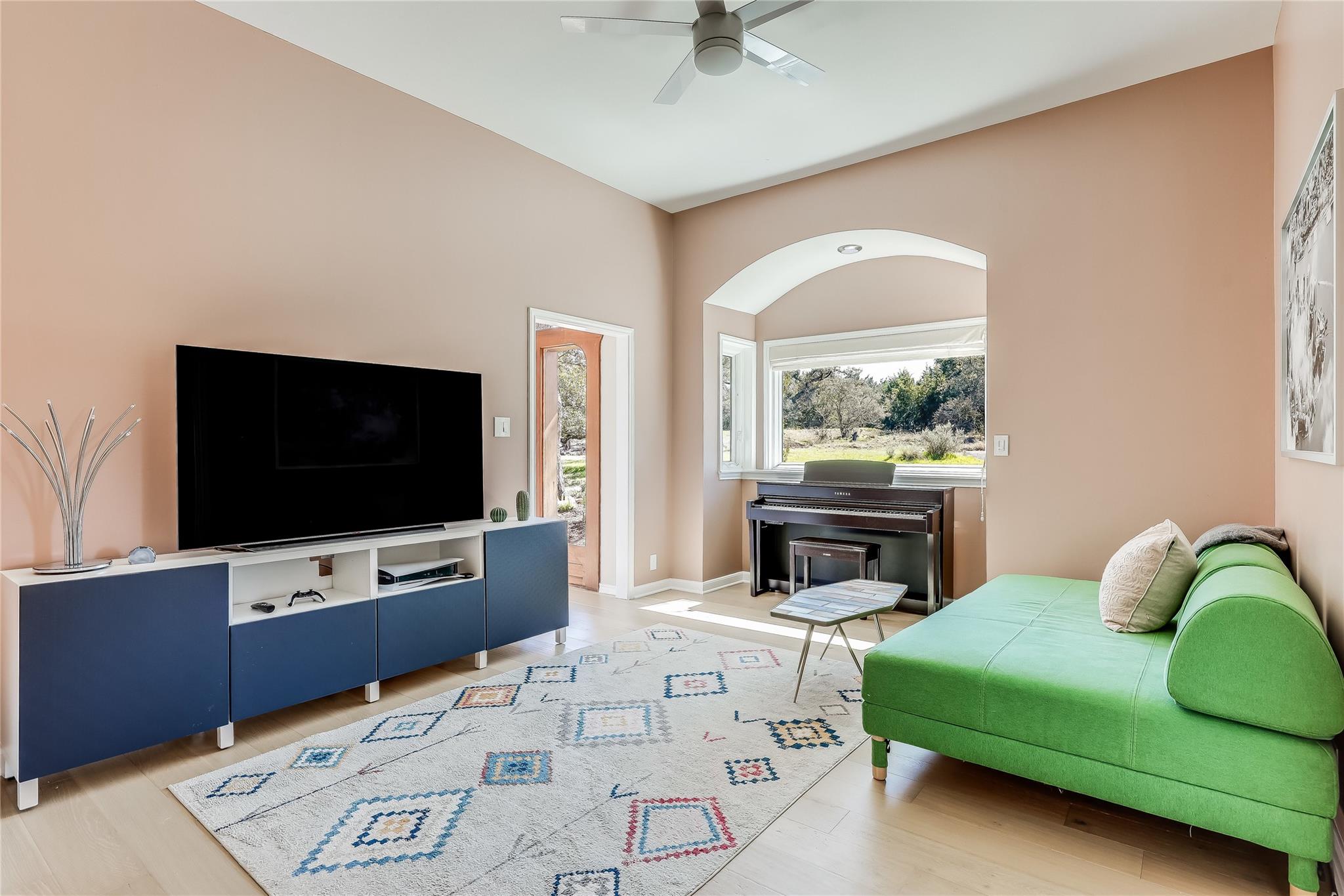 8004 Golden Oaks Ln, Austin, TX 78737