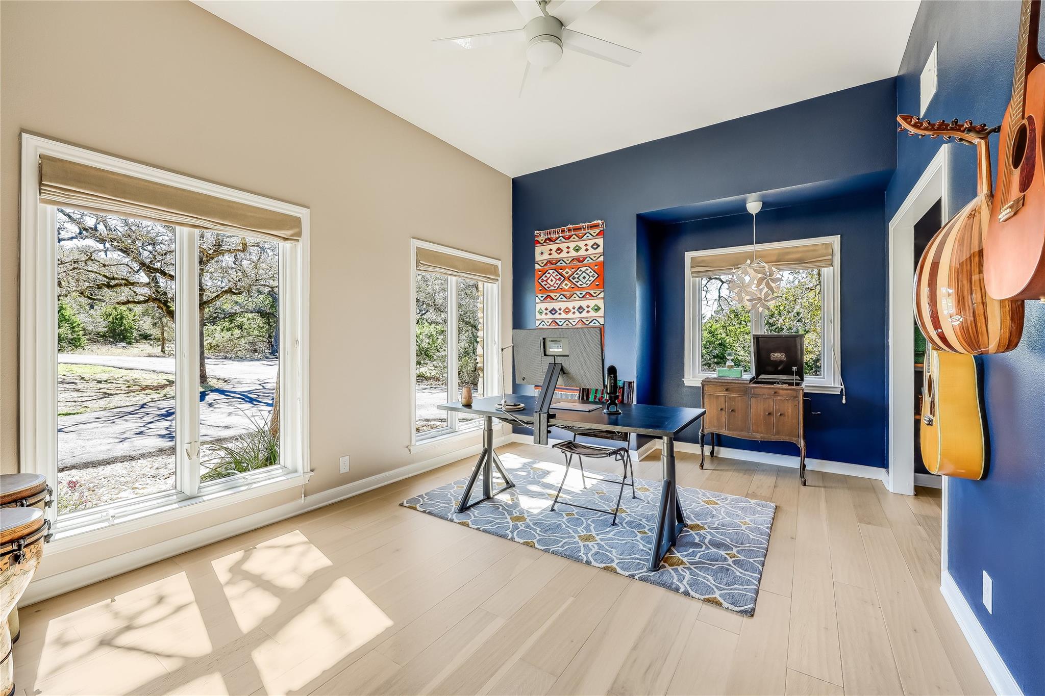 8004 Golden Oaks Ln, Austin, TX 78737