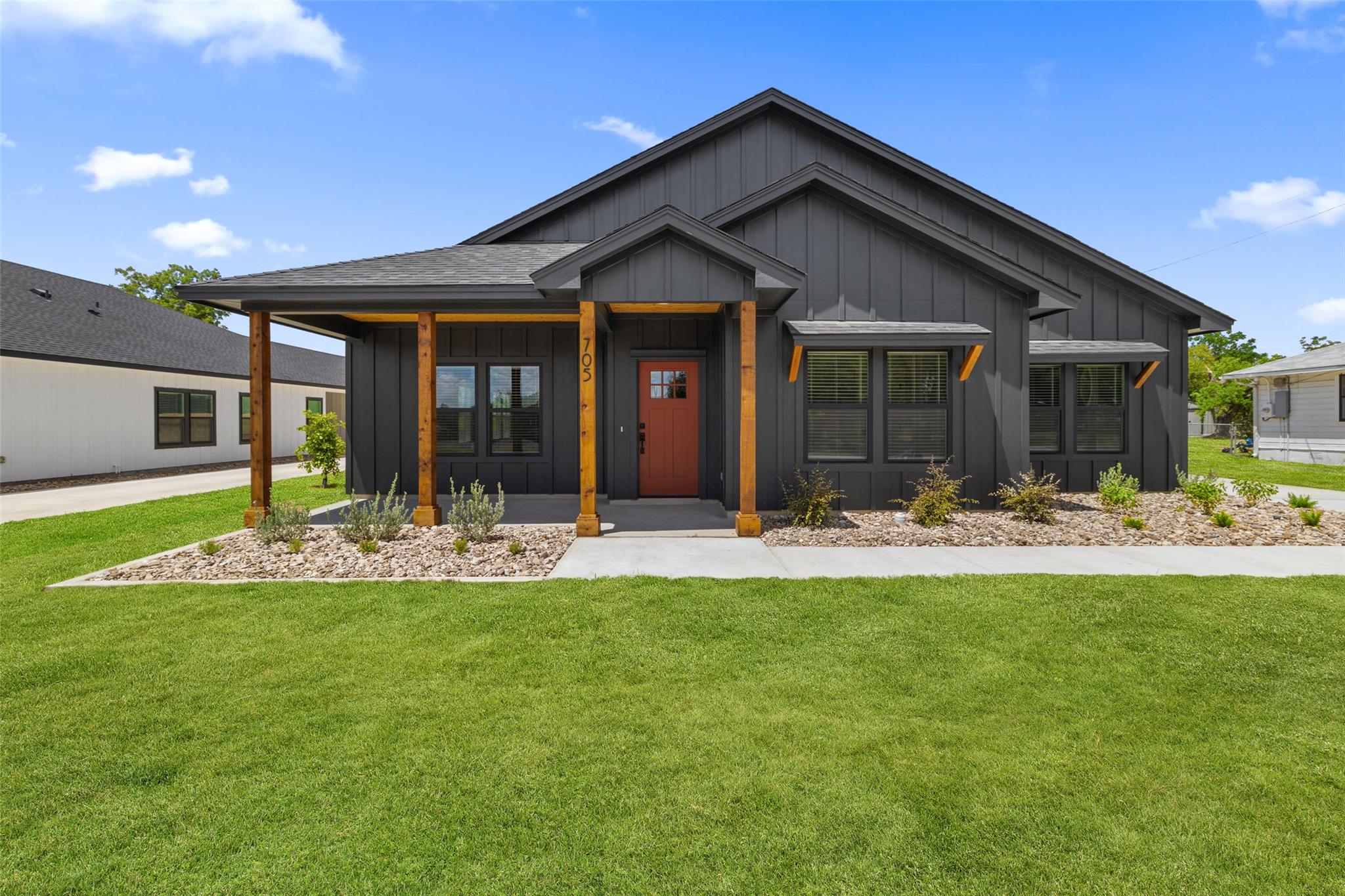 705 Sloan St, Taylor, TX 76574