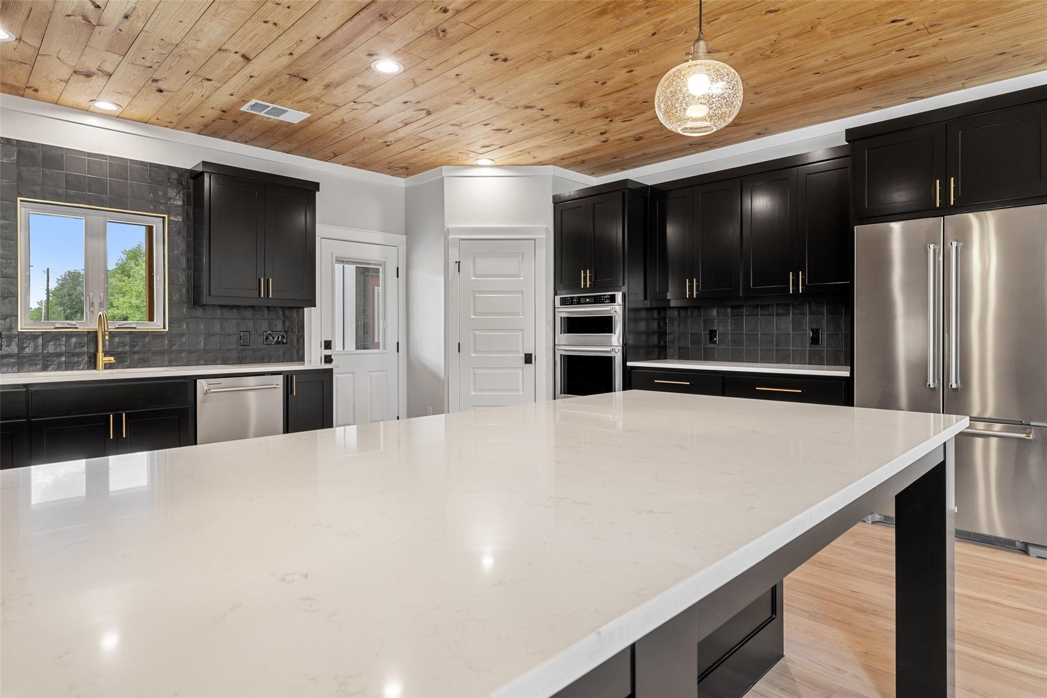 705 Sloan St, Taylor, TX 76574