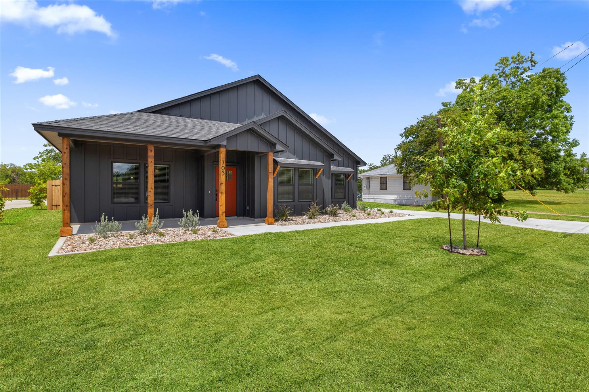 705 Sloan St, Taylor, TX 76574