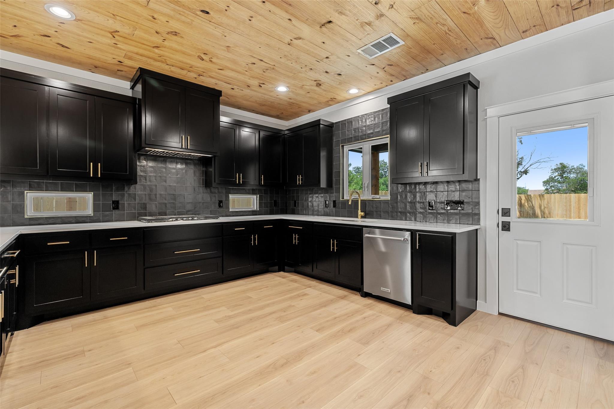 705 Sloan St, Taylor, TX 76574